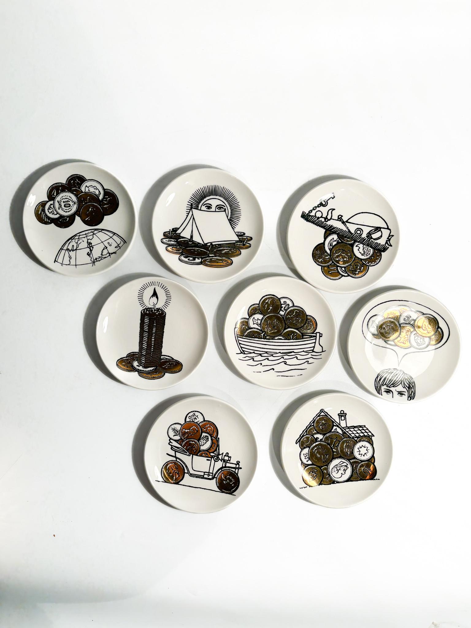Lot de 8 sous-verres de Fornasetti en porcelaine sérigraphiée, avec décor 