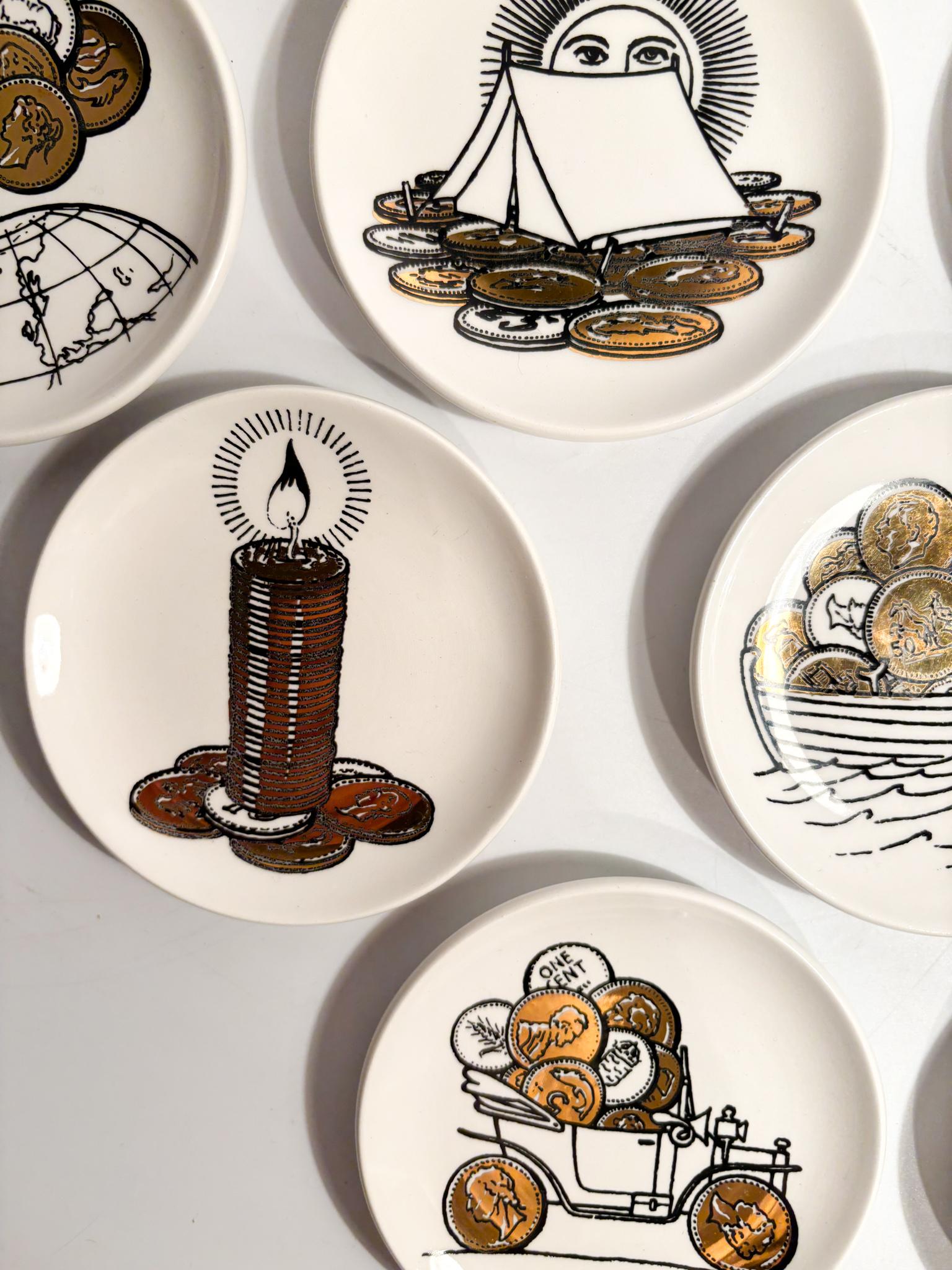 Set von acht Fornasetti- Coasters mit „Coins“-Dekoration in Form von Farben, 1960er Jahre (Keramik) im Angebot