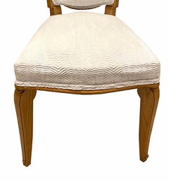 Lote de 8 sillas auxiliares de sicomoro francesas de mediados de siglo Andre Arbus