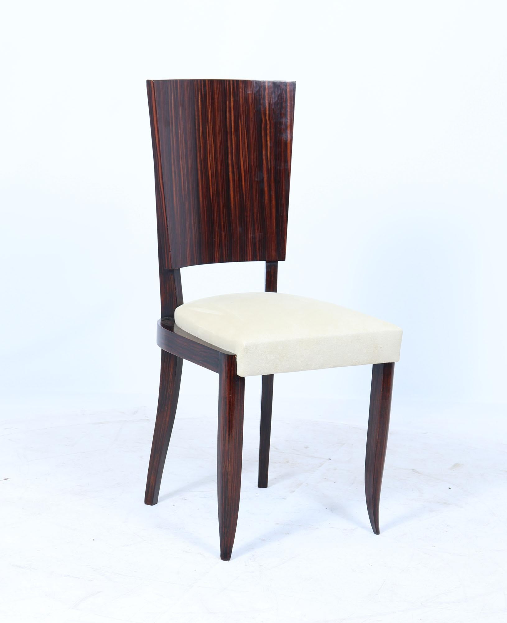 Set of Eight French Art Deco Macassar Ebony Dining Chairs, c.1930s (Art déco) im Angebot