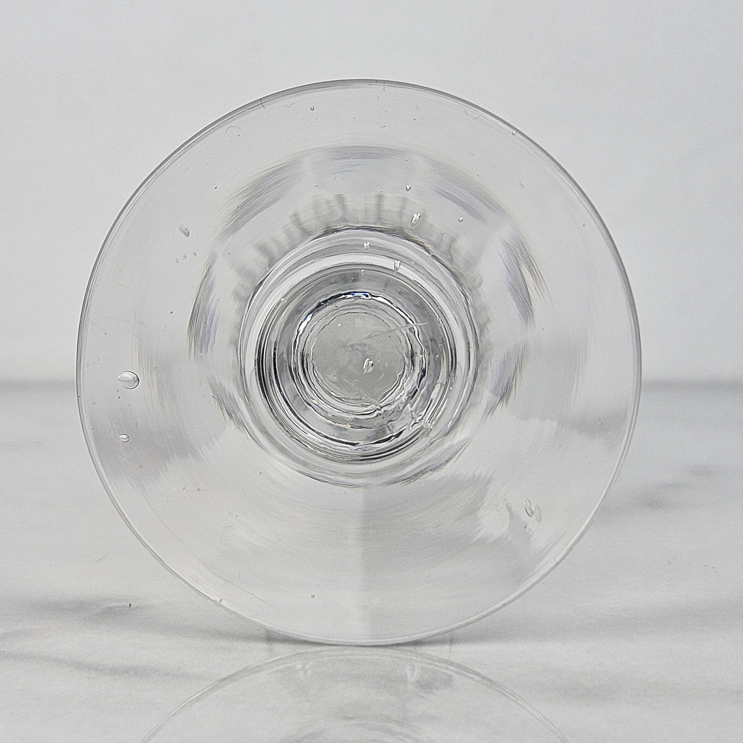 Juego de ocho copas francesas de champán en vidrio, ca. 1870 Vidrio soplado en venta