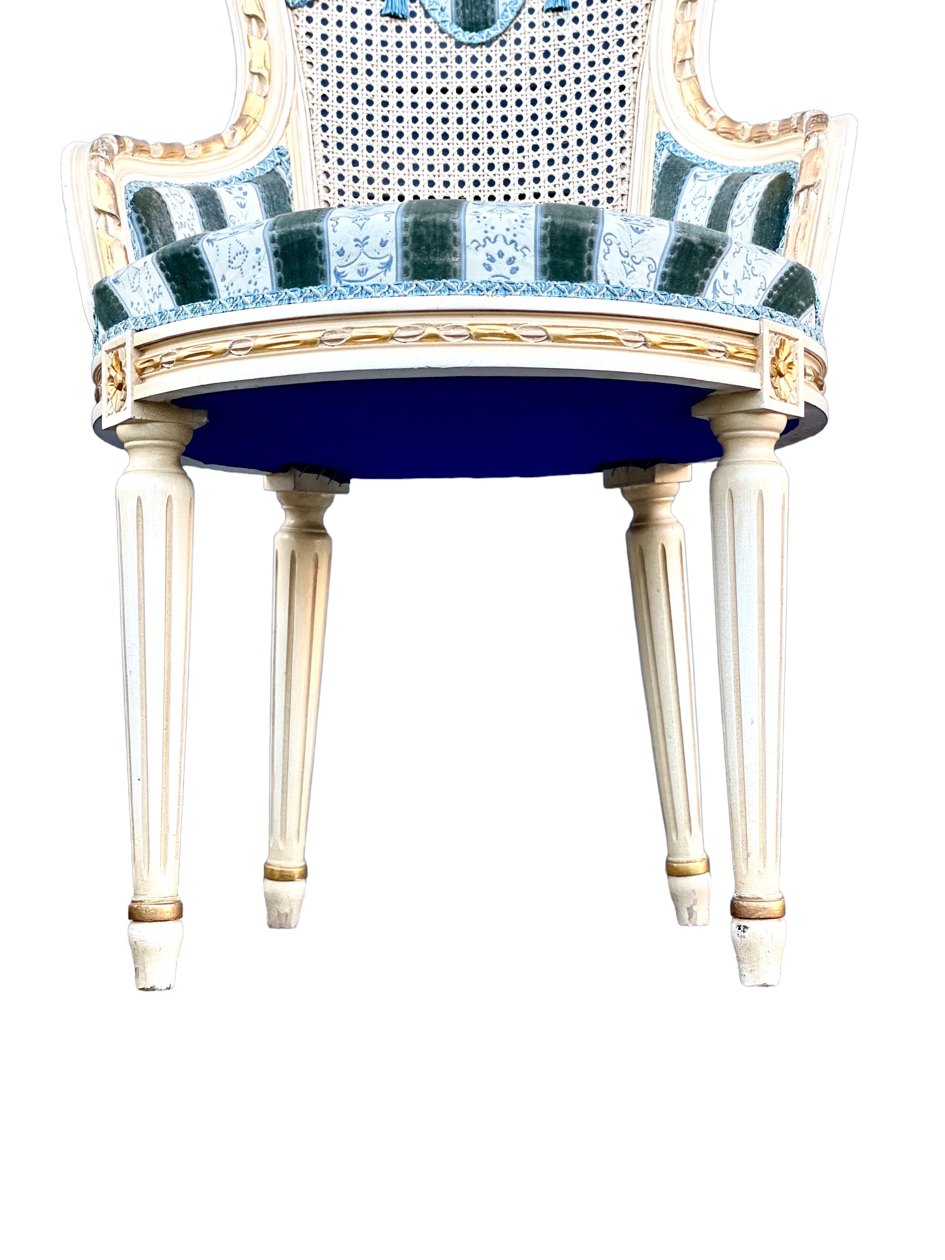 Satz von acht französischen Esszimmerstühlen im Louis-XVI.-Stil  (Louis XVI.) im Angebot