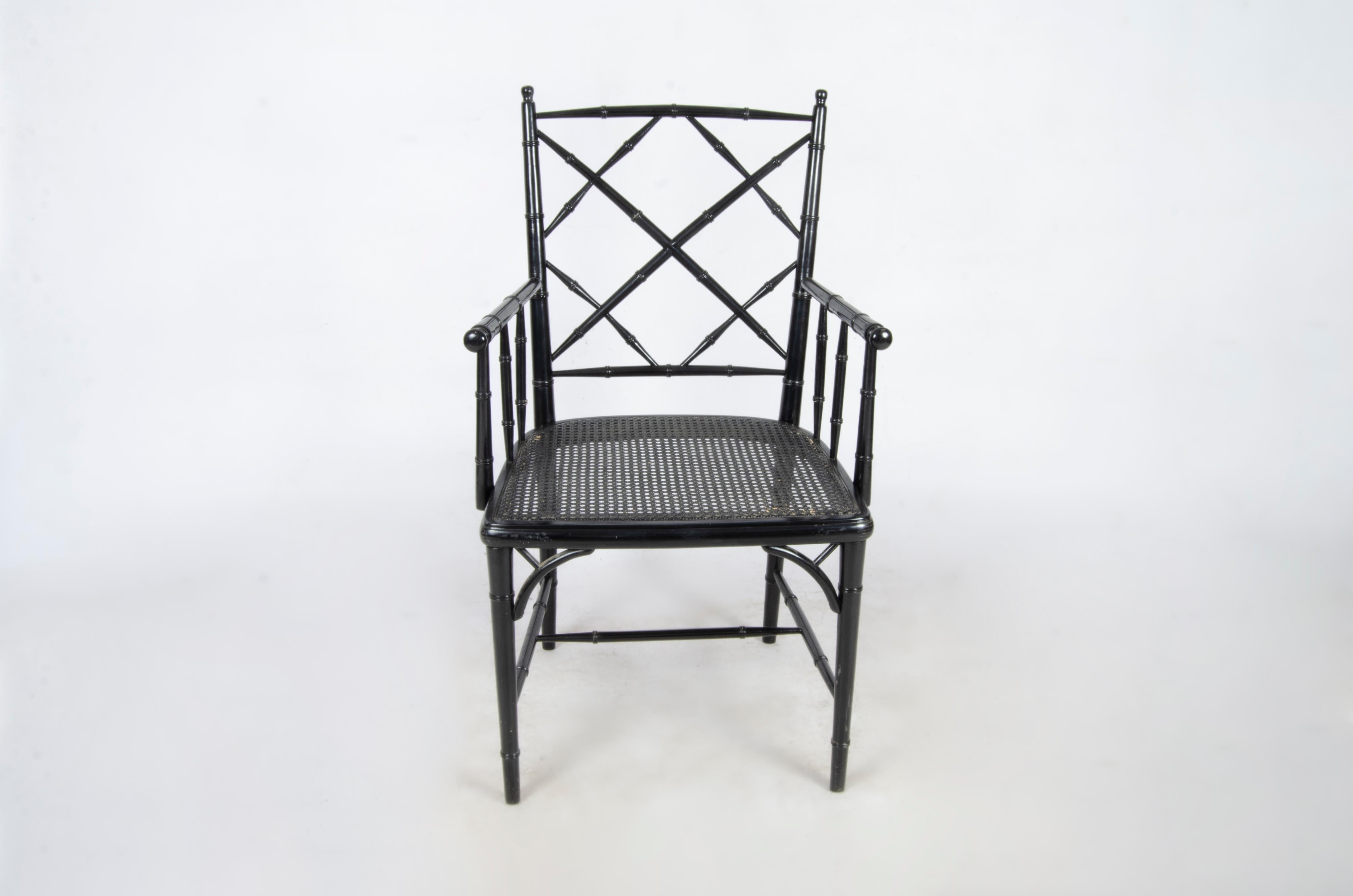 Conjunto de ocho sillas de comedor francesas de estilo Hollywood Regency de ratán negro en estilo Jansen en Bueno estado para la venta en North Miami, FL