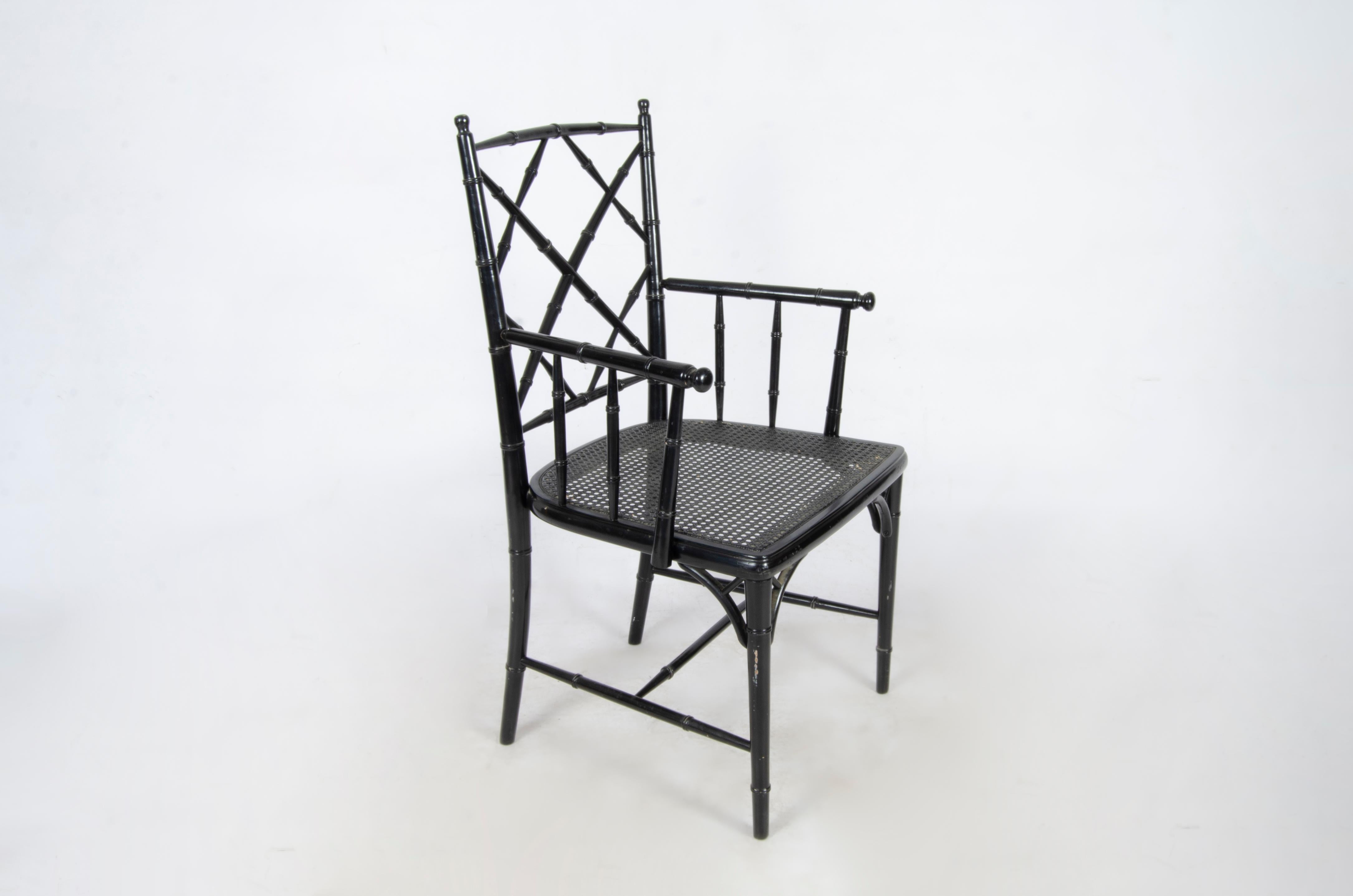 Conjunto de ocho sillas de comedor francesas de estilo Hollywood Regency de ratán negro en estilo Jansen siglo XX en venta