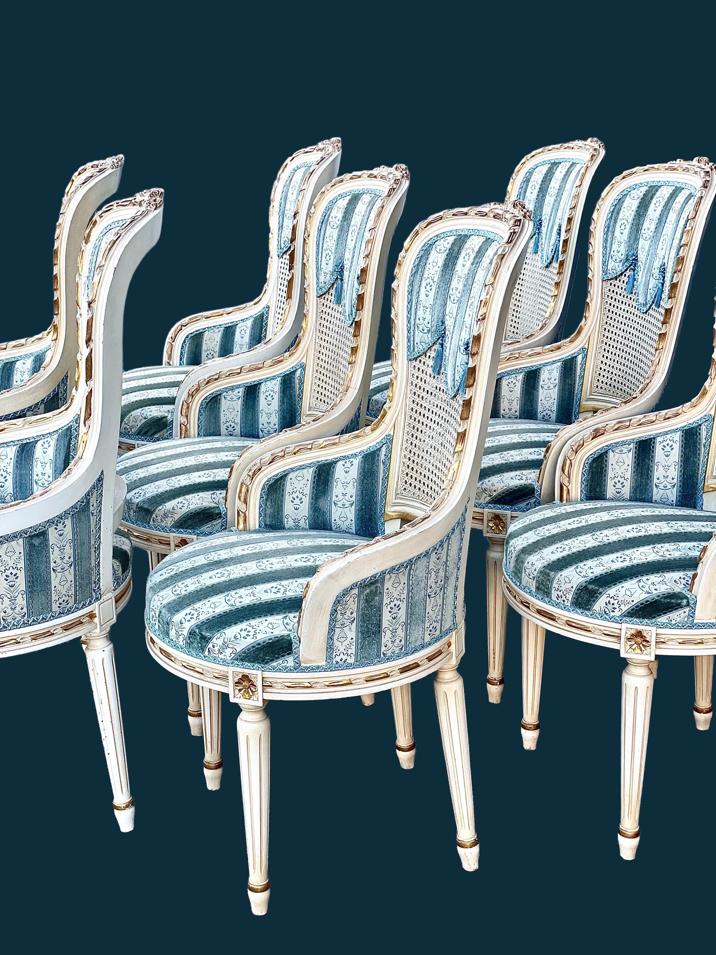 Ensemble de huit fauteuils de salle à manger Louis XVI en vente 4