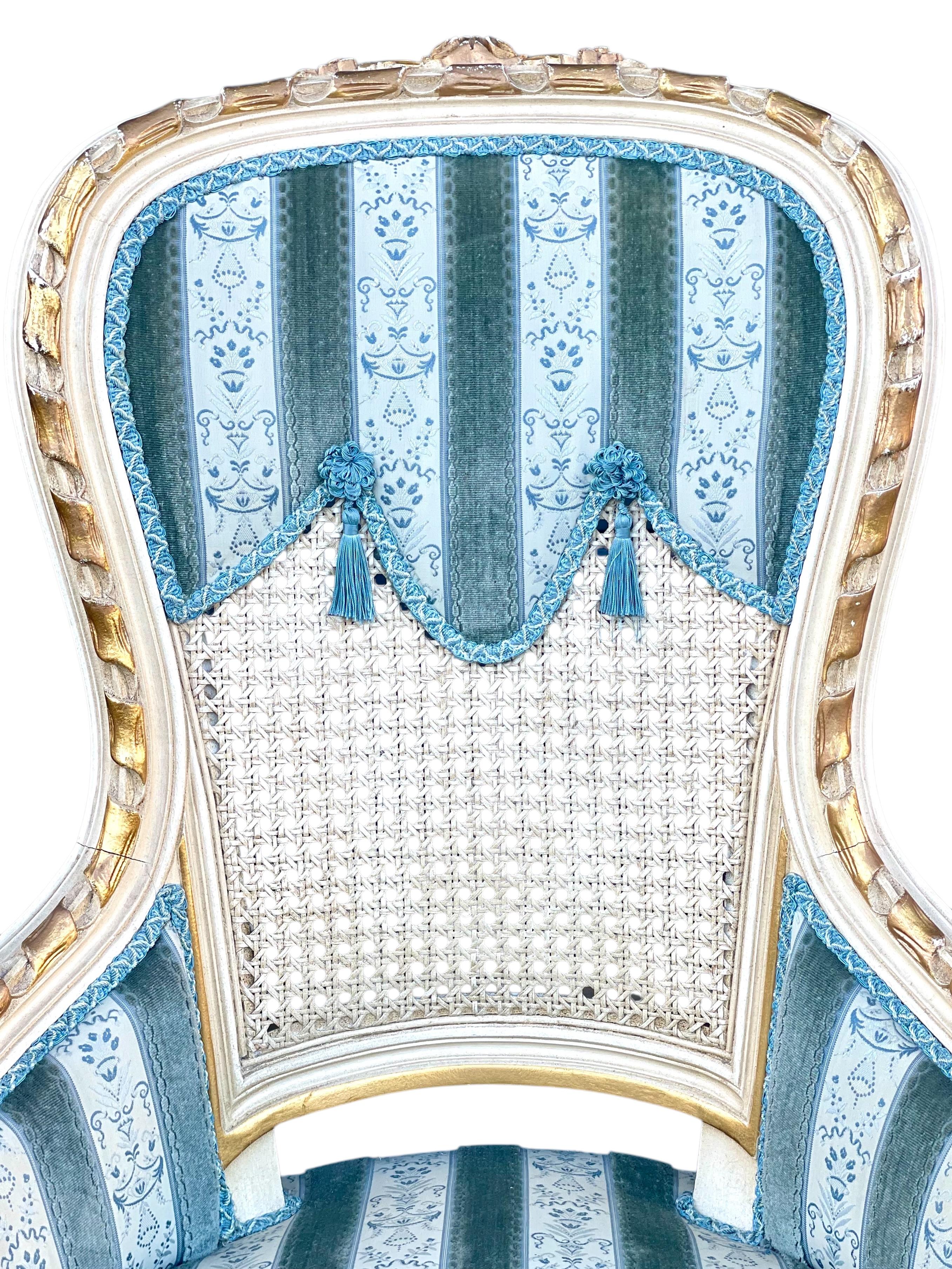 Laqué Ensemble de huit fauteuils de salle à manger Louis XVI en vente