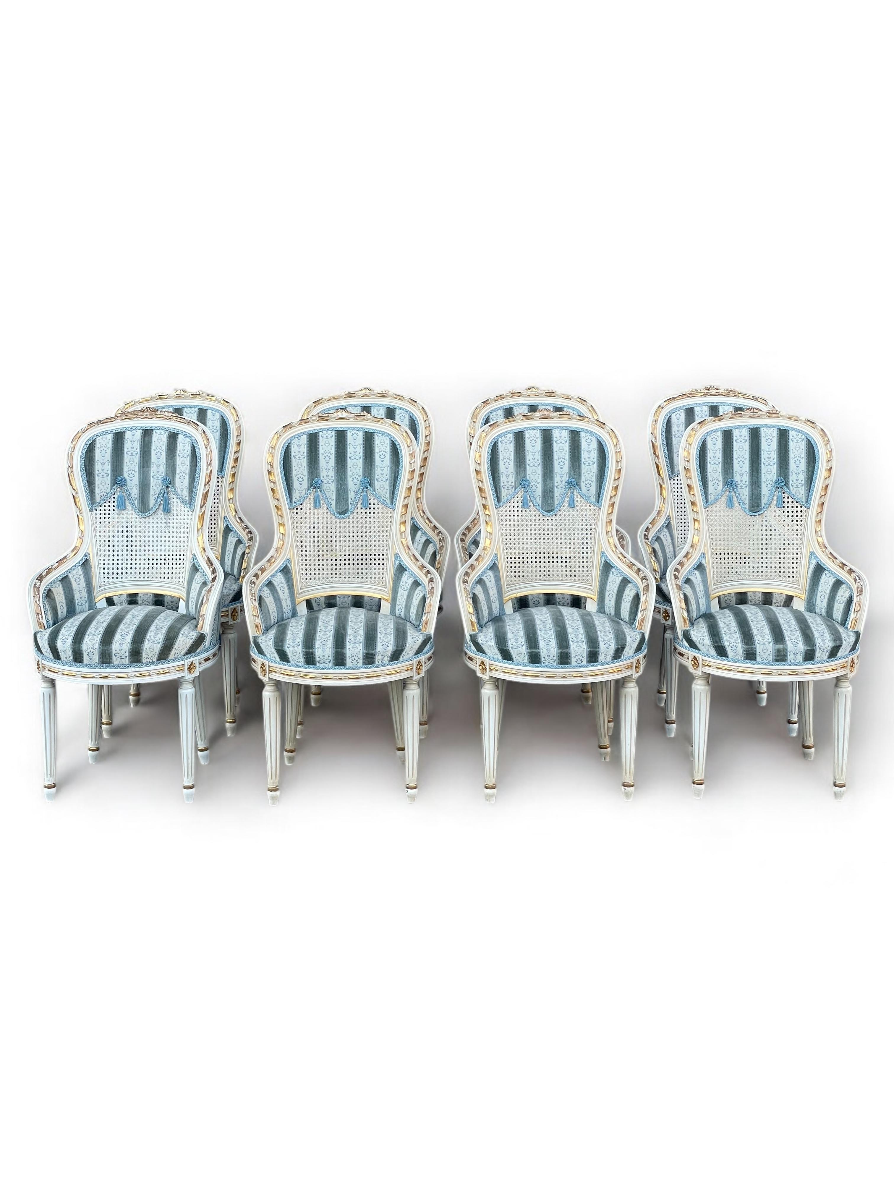 Ensemble de huit fauteuils de salle à manger Louis XVI en vente 5