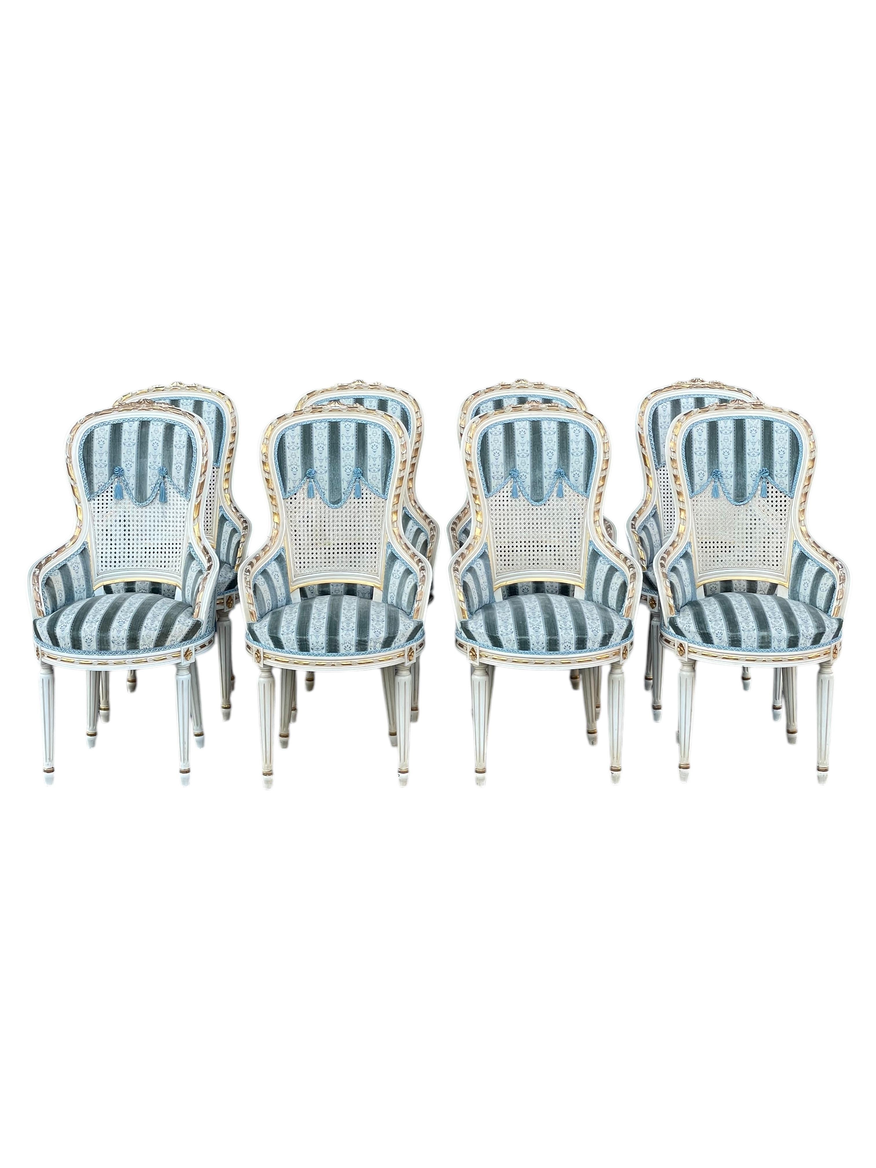 Ensemble de huit fauteuils de salle à manger Louis XVI en vente 1
