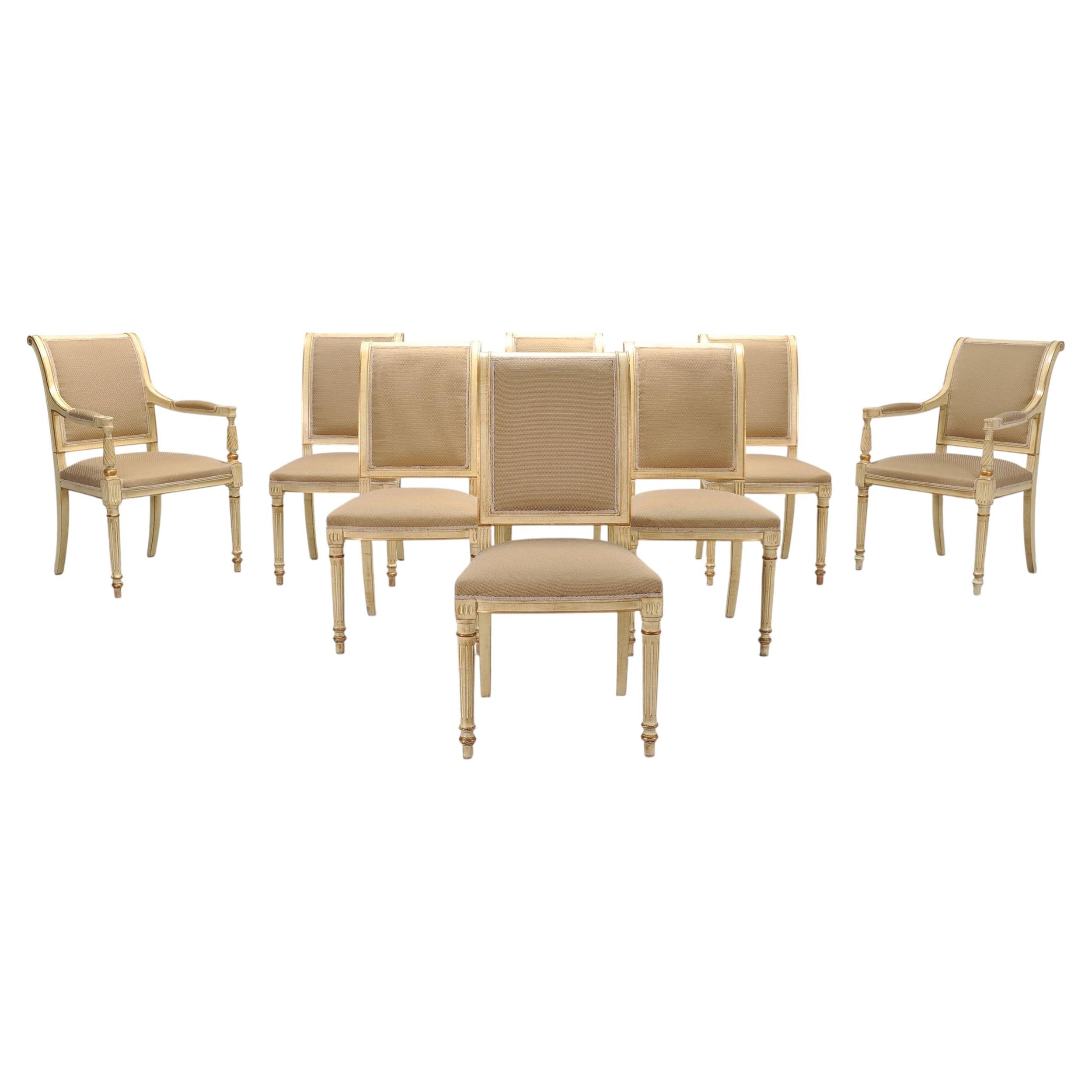 Lot de huit chaises de salle à manger peintes de style Louis XVI français