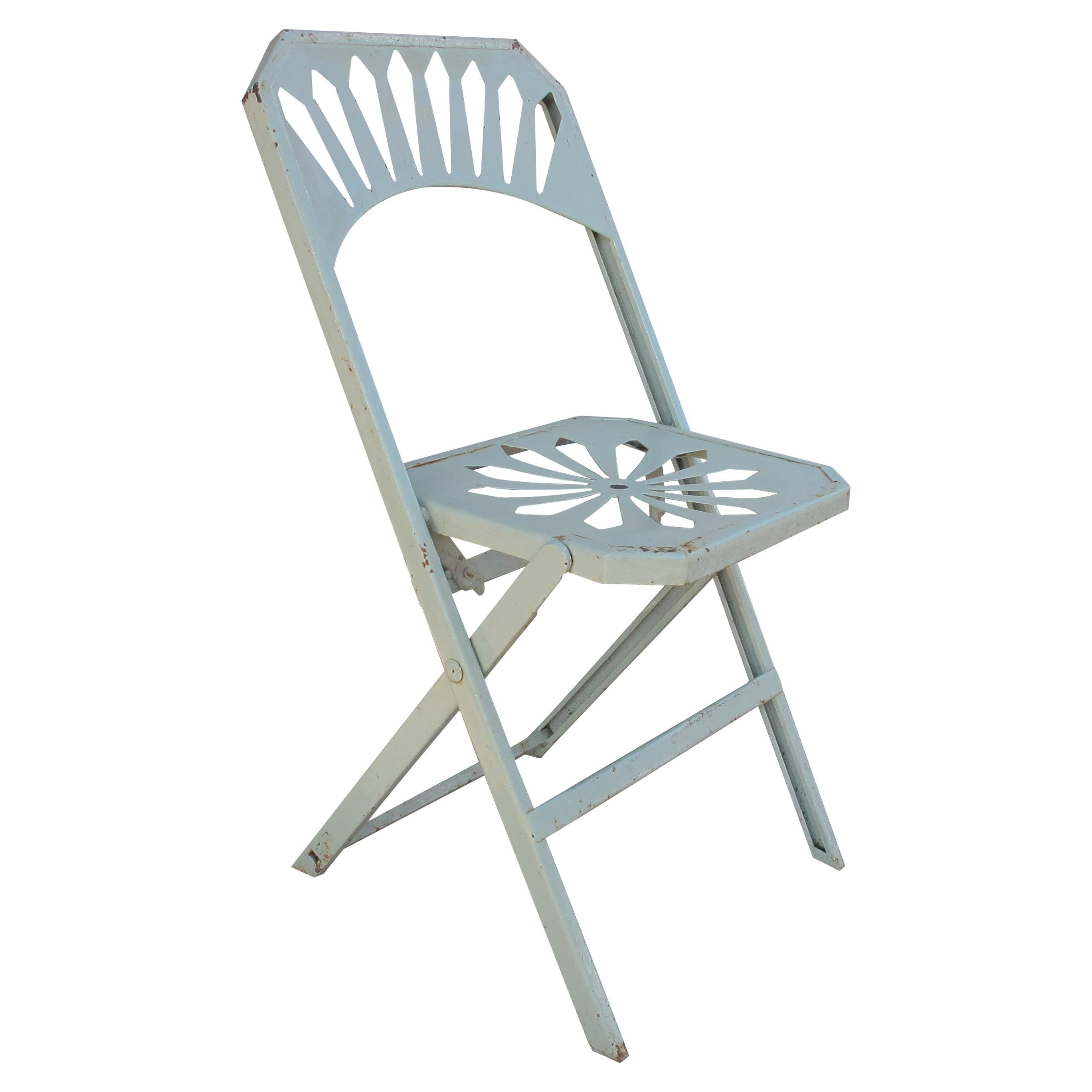Mid-Century moderno Set di otto sedie da giardino Foldes in metallo, anni '50 in vendita
