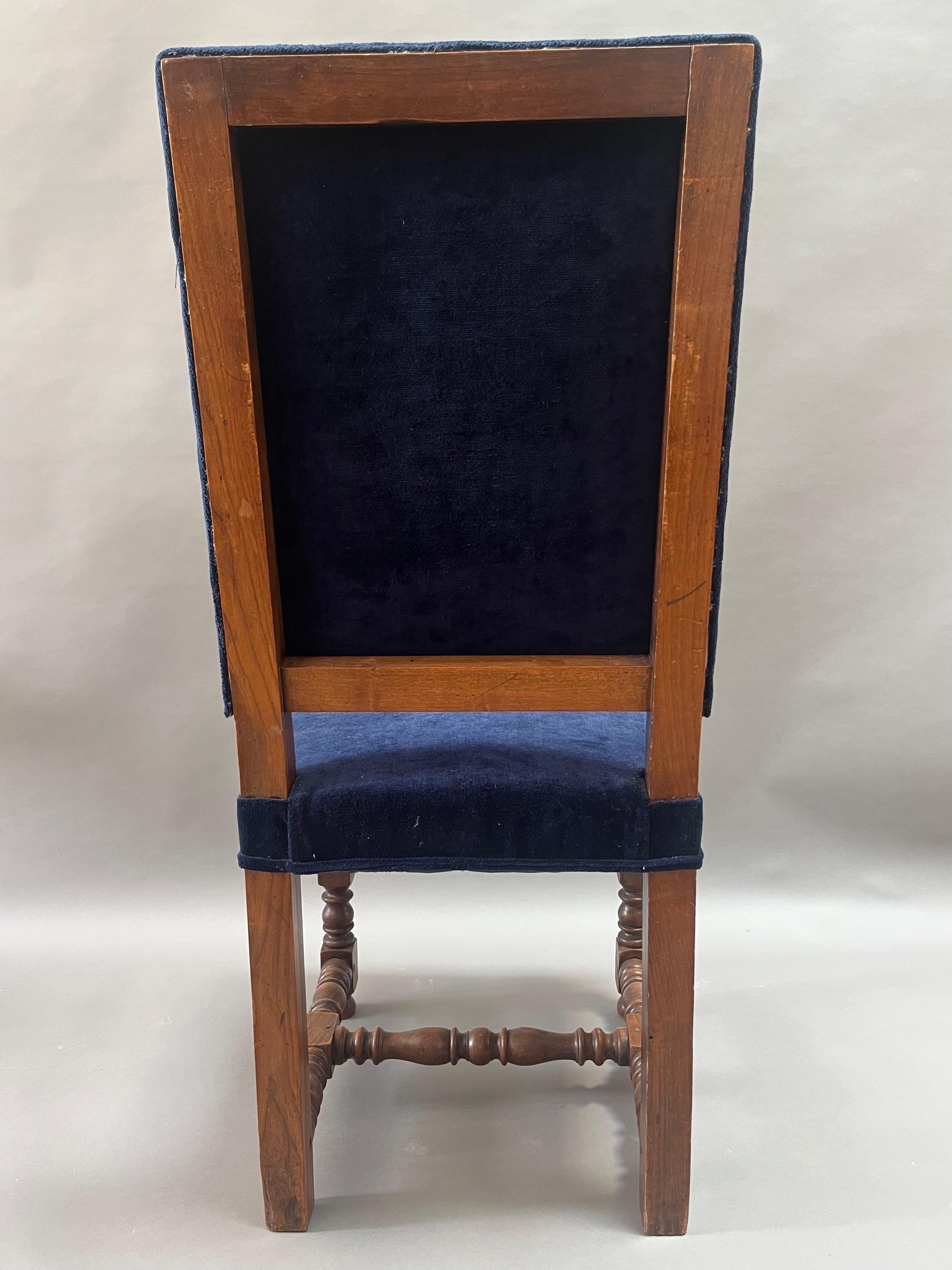  Ensemble de huit chaises de salle à manger provinciales françaises de style Louis XIII Excellent état - En vente à Middleburg, VA