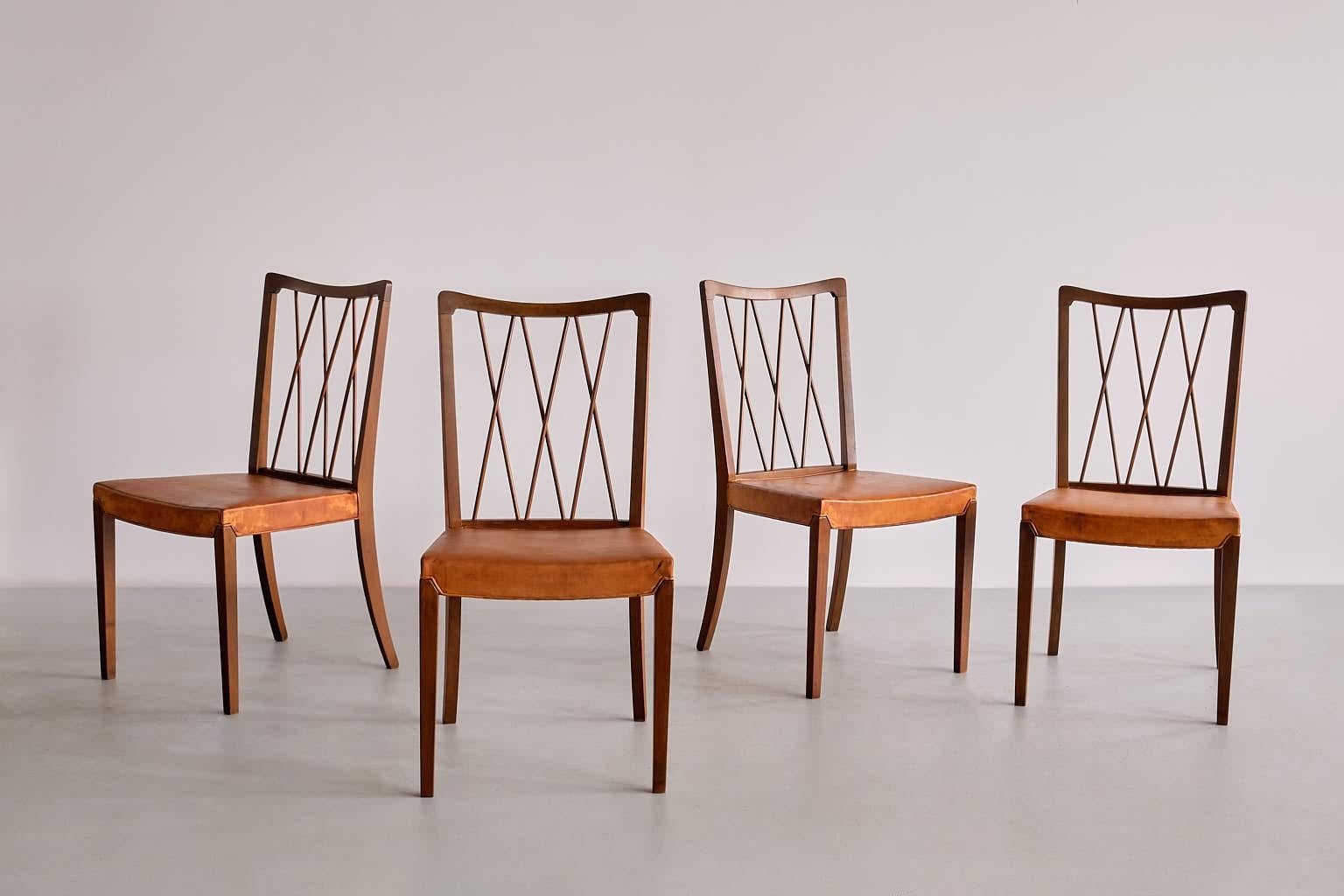 Scandinavian Modern Set of Eight Frode Holm Dining Chairs, Walnut and Leather, Illum, Denmark, 1940s For Sale