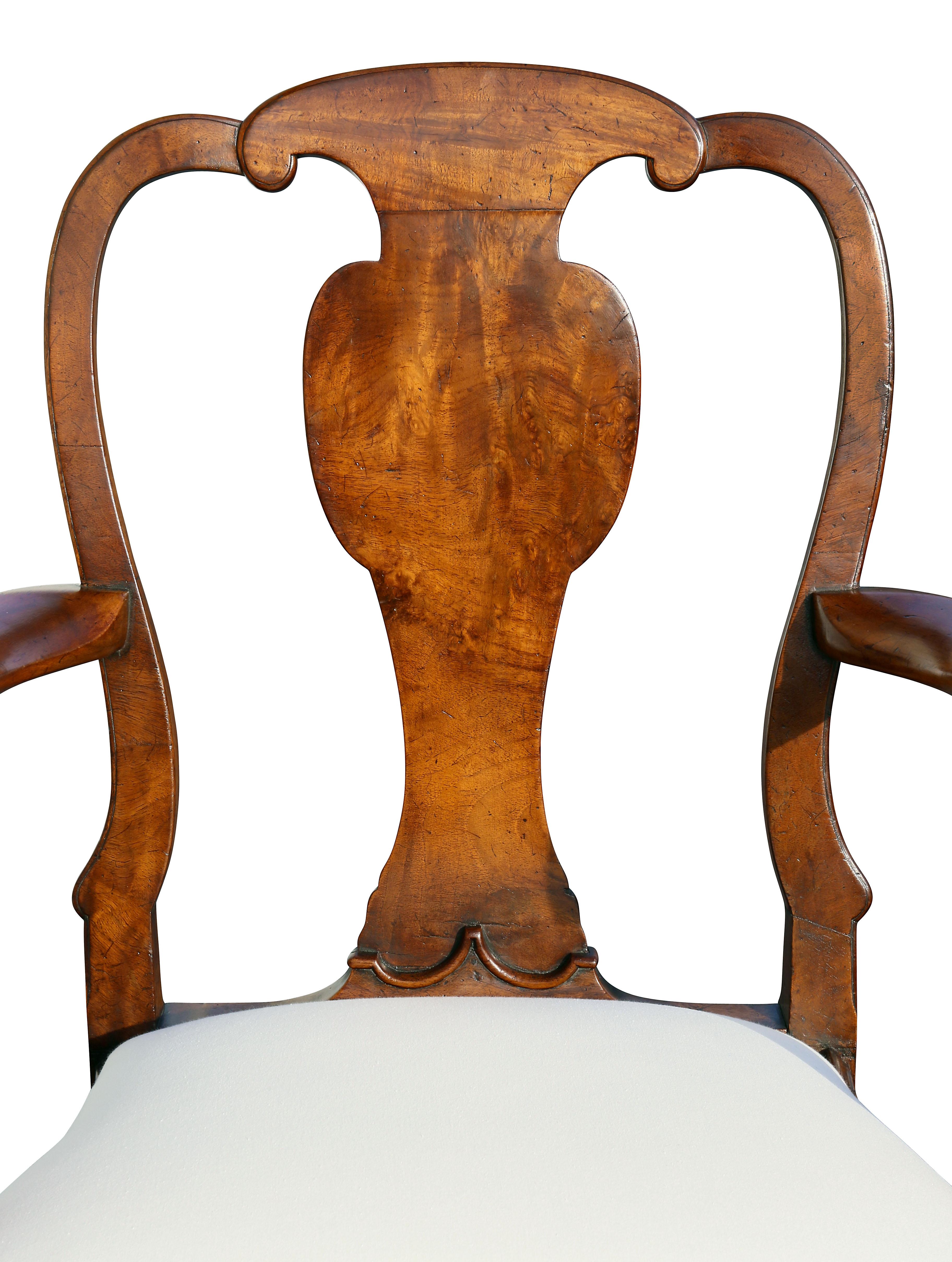 Set of Eight George I Style Walnut Dining Chairs (Frühes 18. Jahrhundert)