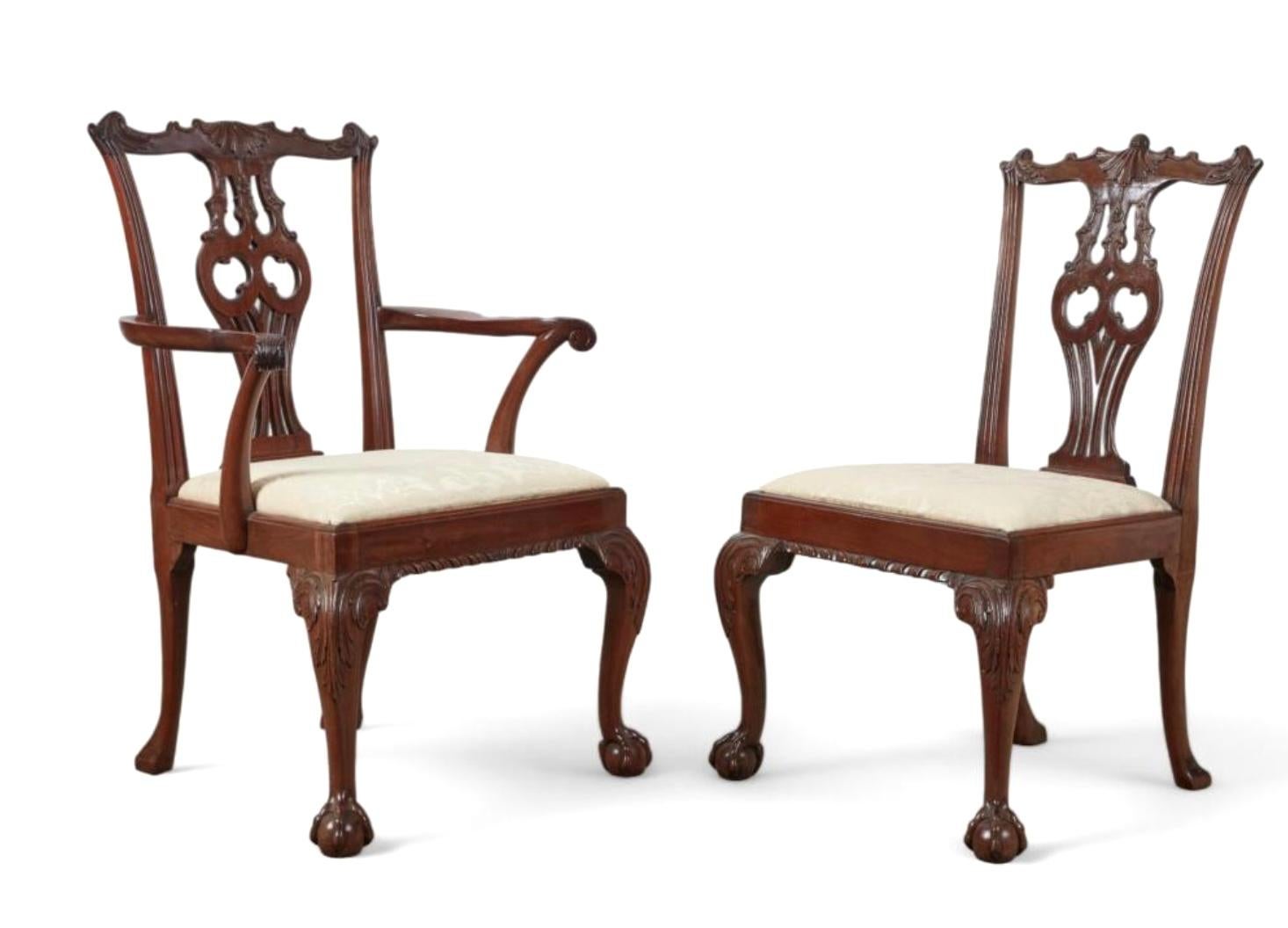 XIXe siècle Ensemble de huit chaises de salle à manger en acajou sculpté de style George III en vente