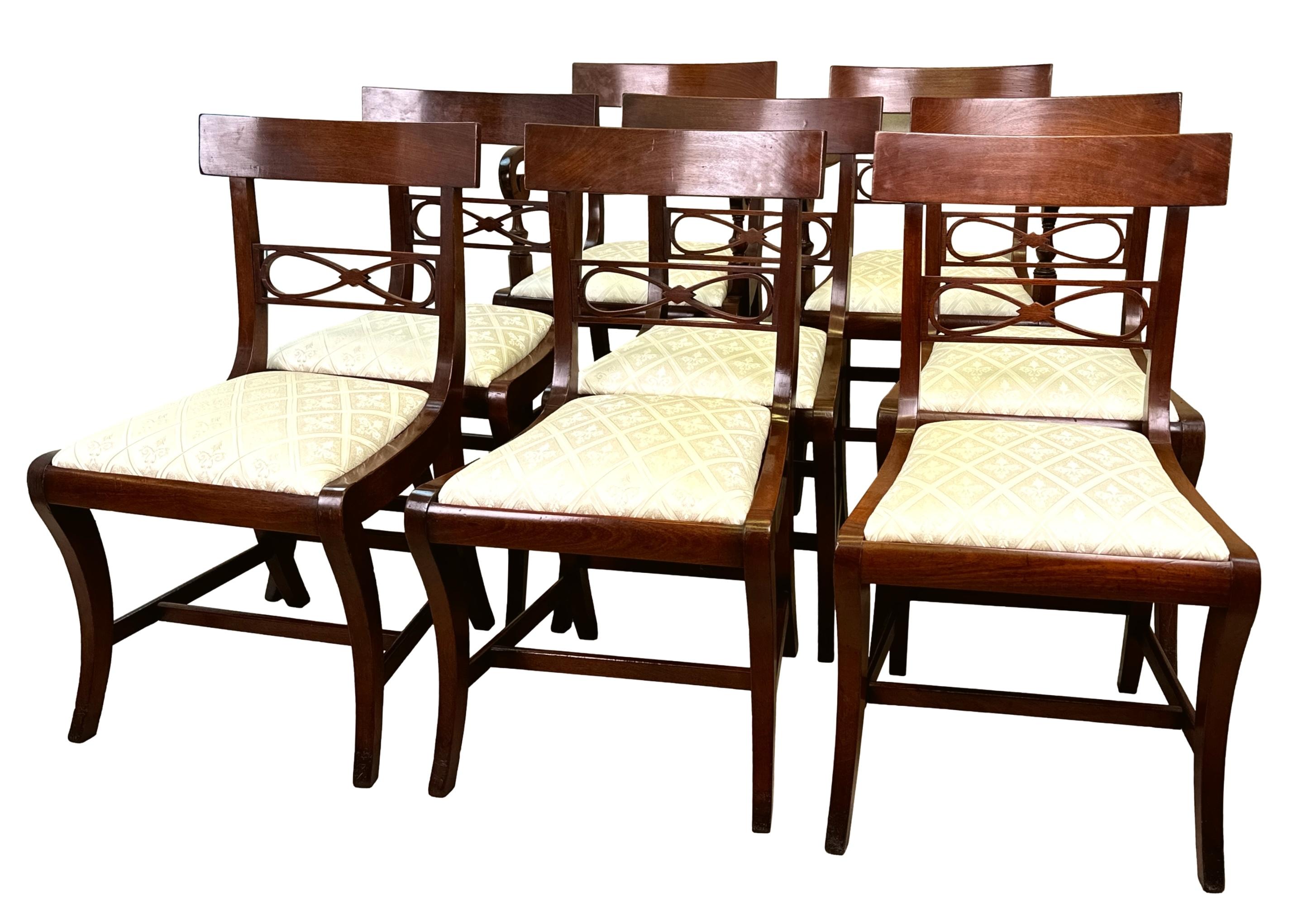 XIX secolo Set di otto sedie da pranzo georgiane in mogano in vendita