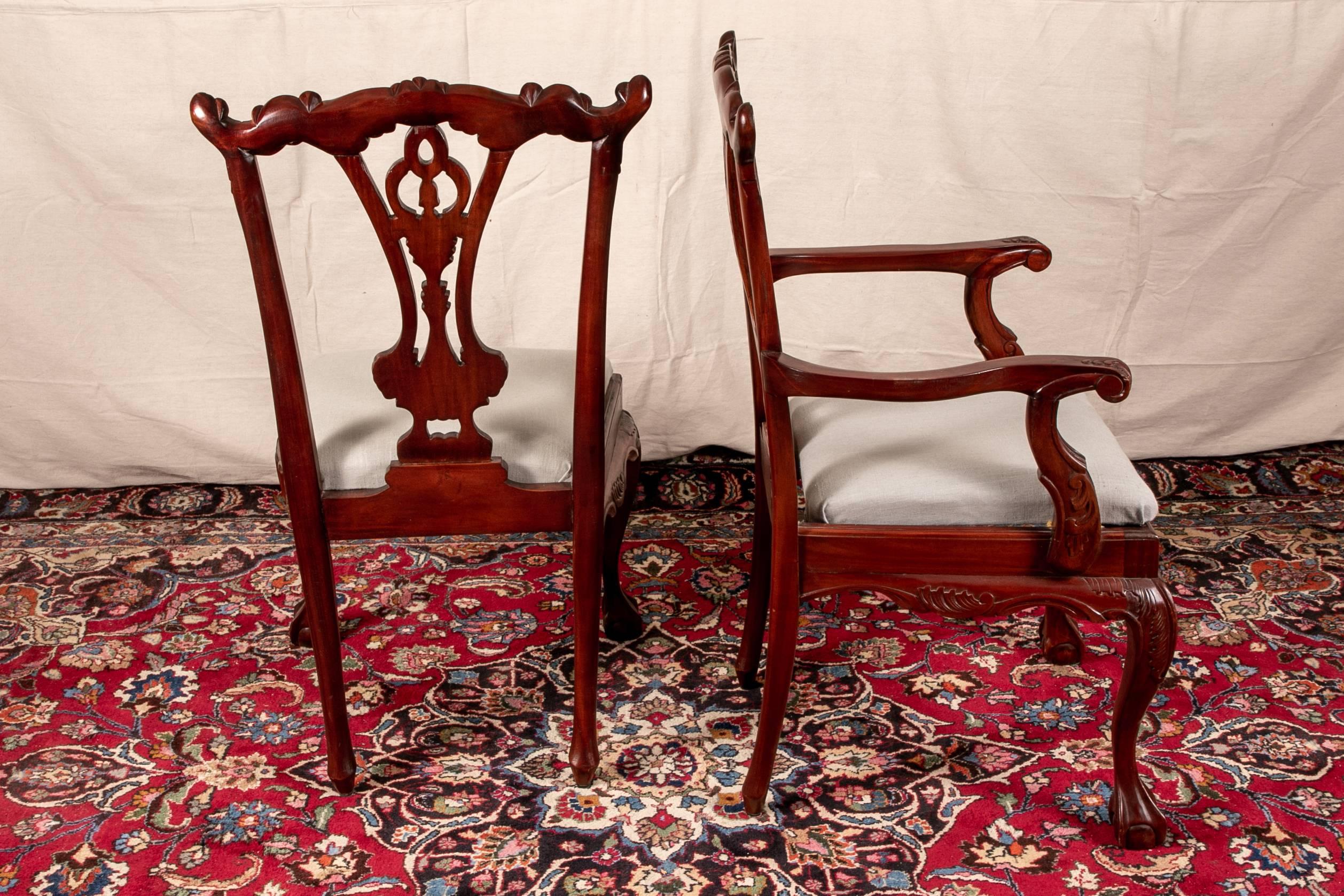 Set of Eight Georgian Style Carved Mahogany Dining Chairs In Good Condition In Bridgeport, CT