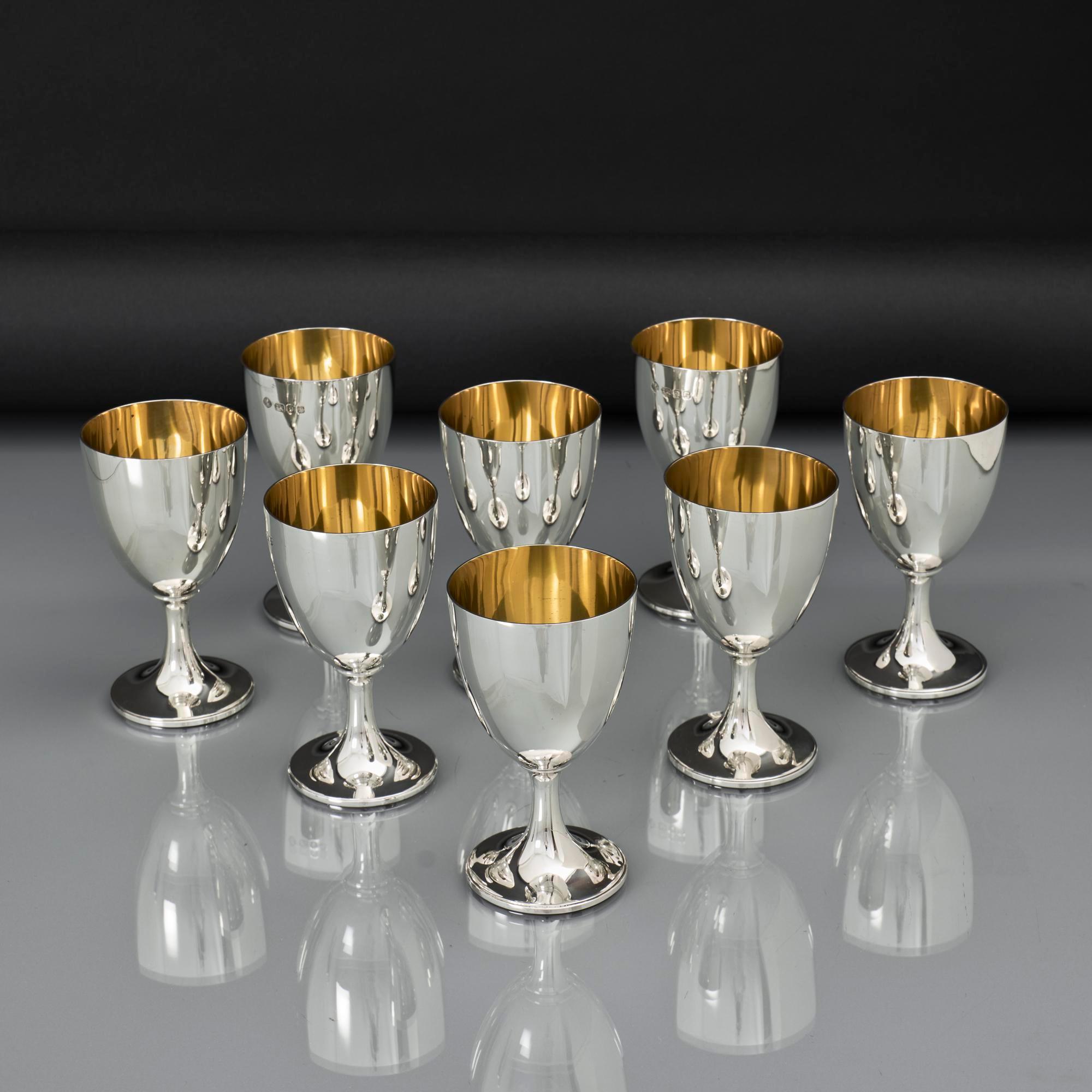 Set di otto calici da vino in argento dorato in vendita 4