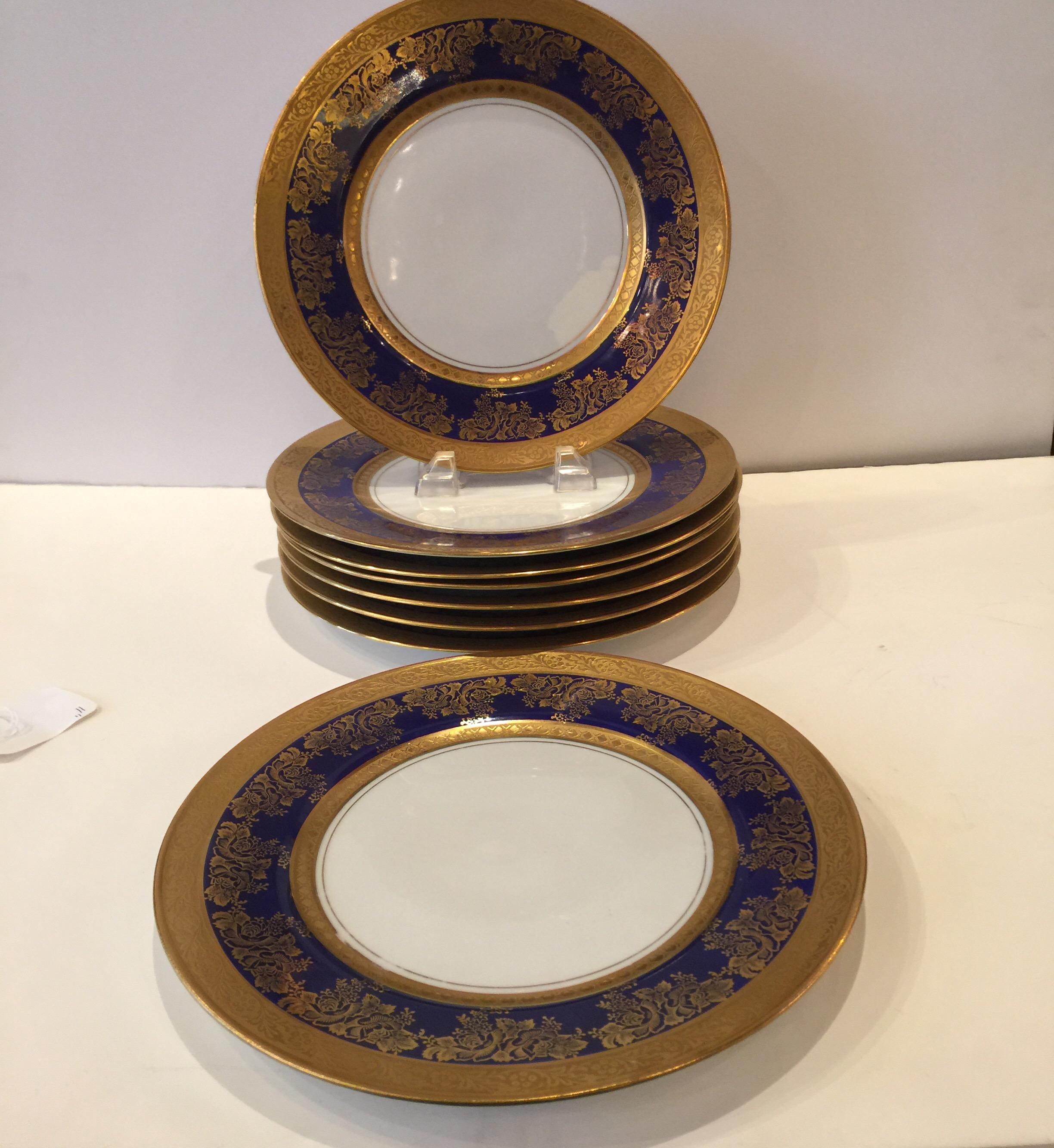 Début du 20ème siècle Ensemble de huit assiettes de service/de table Royal Doulton en or et bleu cobalt