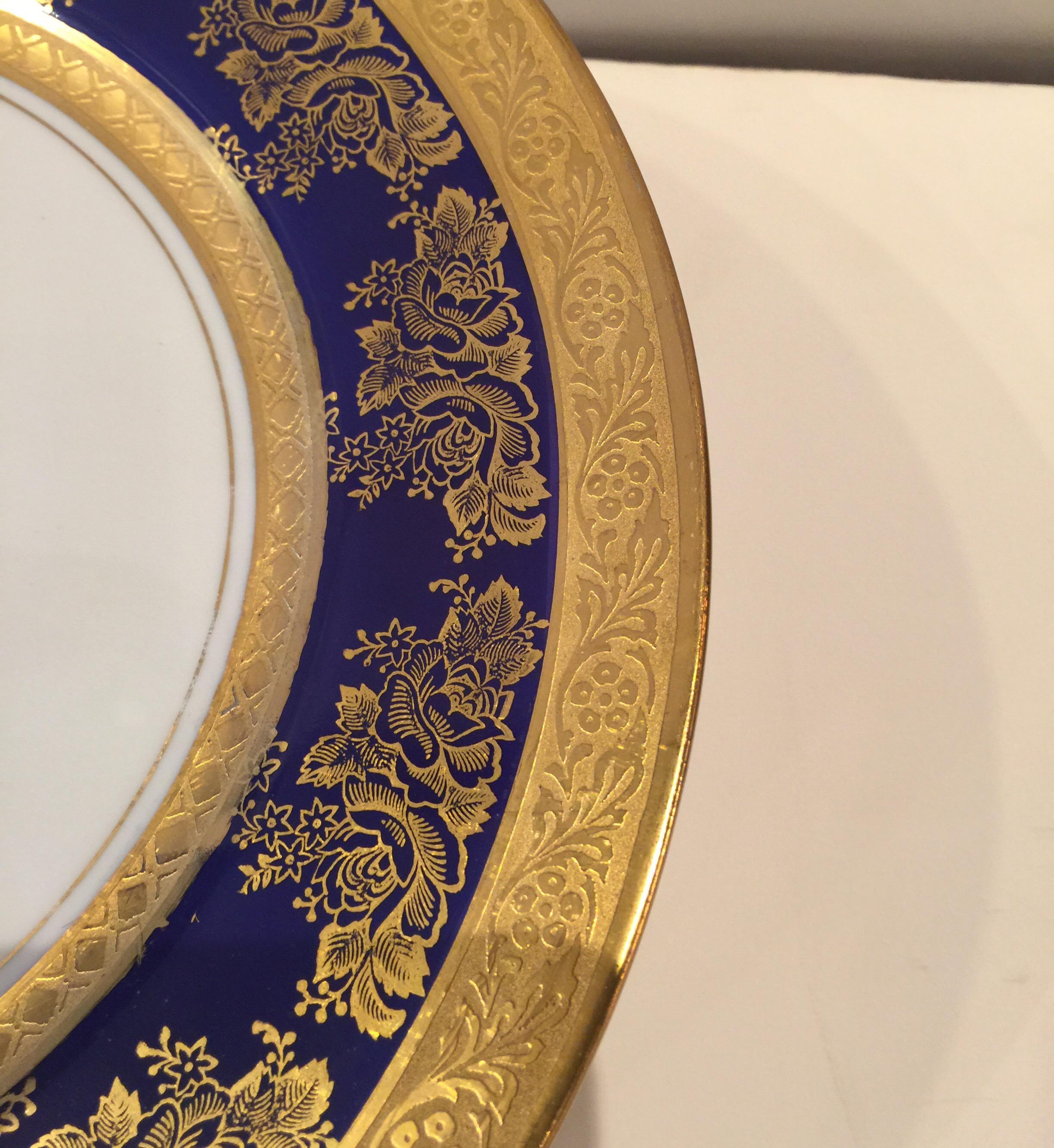 Porcelaine Ensemble de huit assiettes de service/de table Royal Doulton en or et bleu cobalt