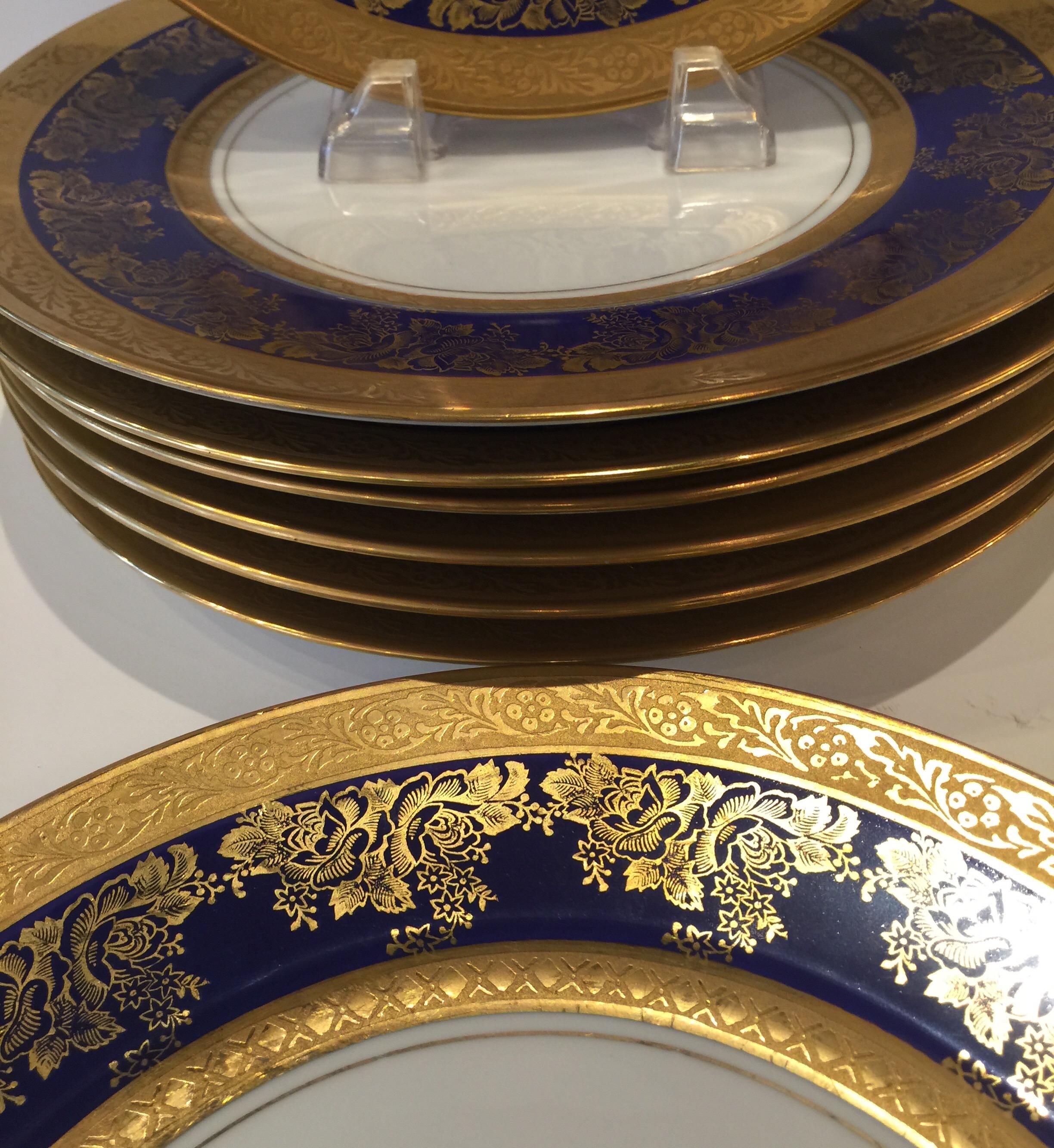 Ensemble de huit assiettes de service/de table Royal Doulton en or et bleu cobalt 2