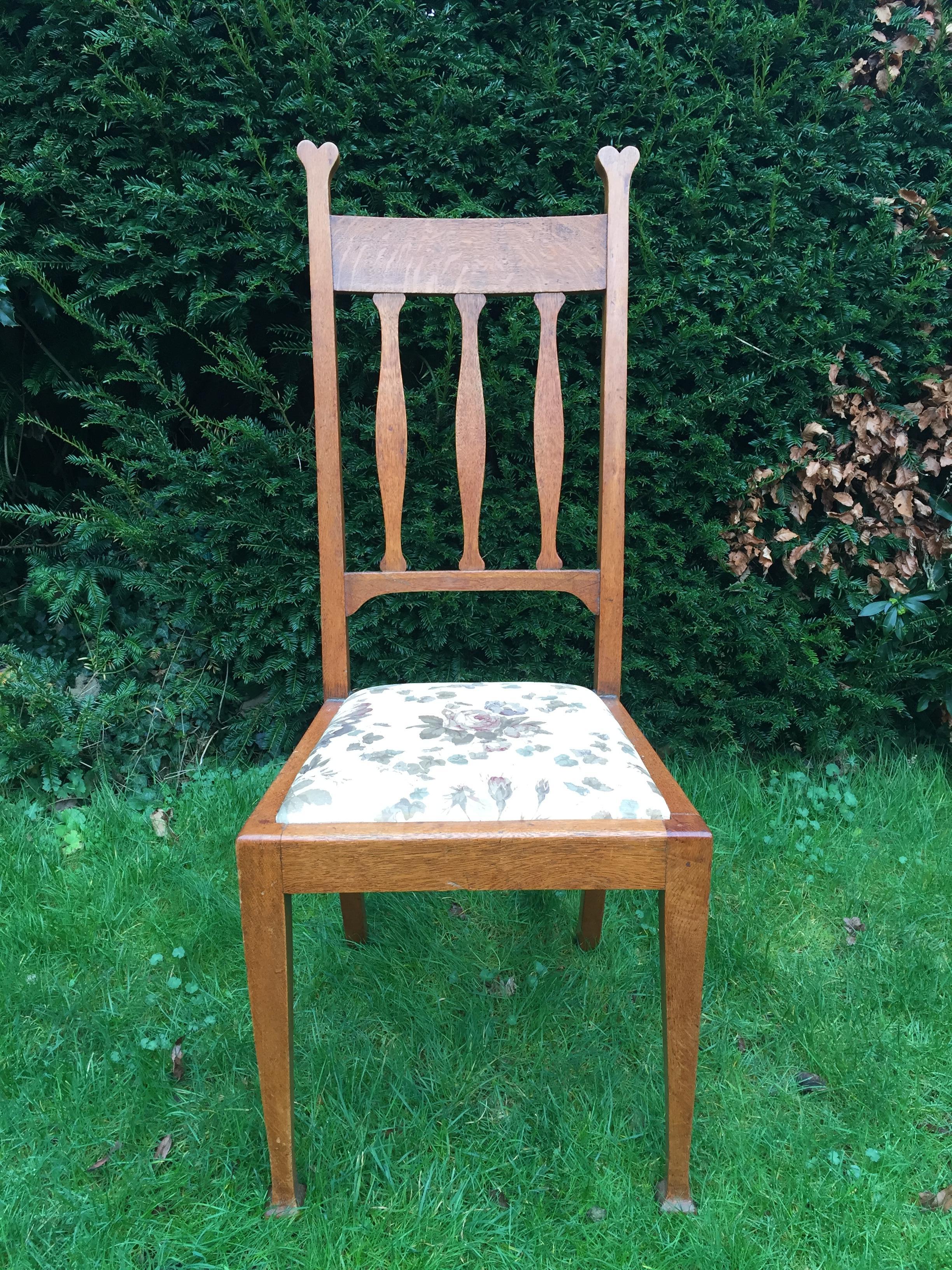 Set of Eight Golden Oak Arts & Crafts Dining Chairs Retaining the Original Label 4