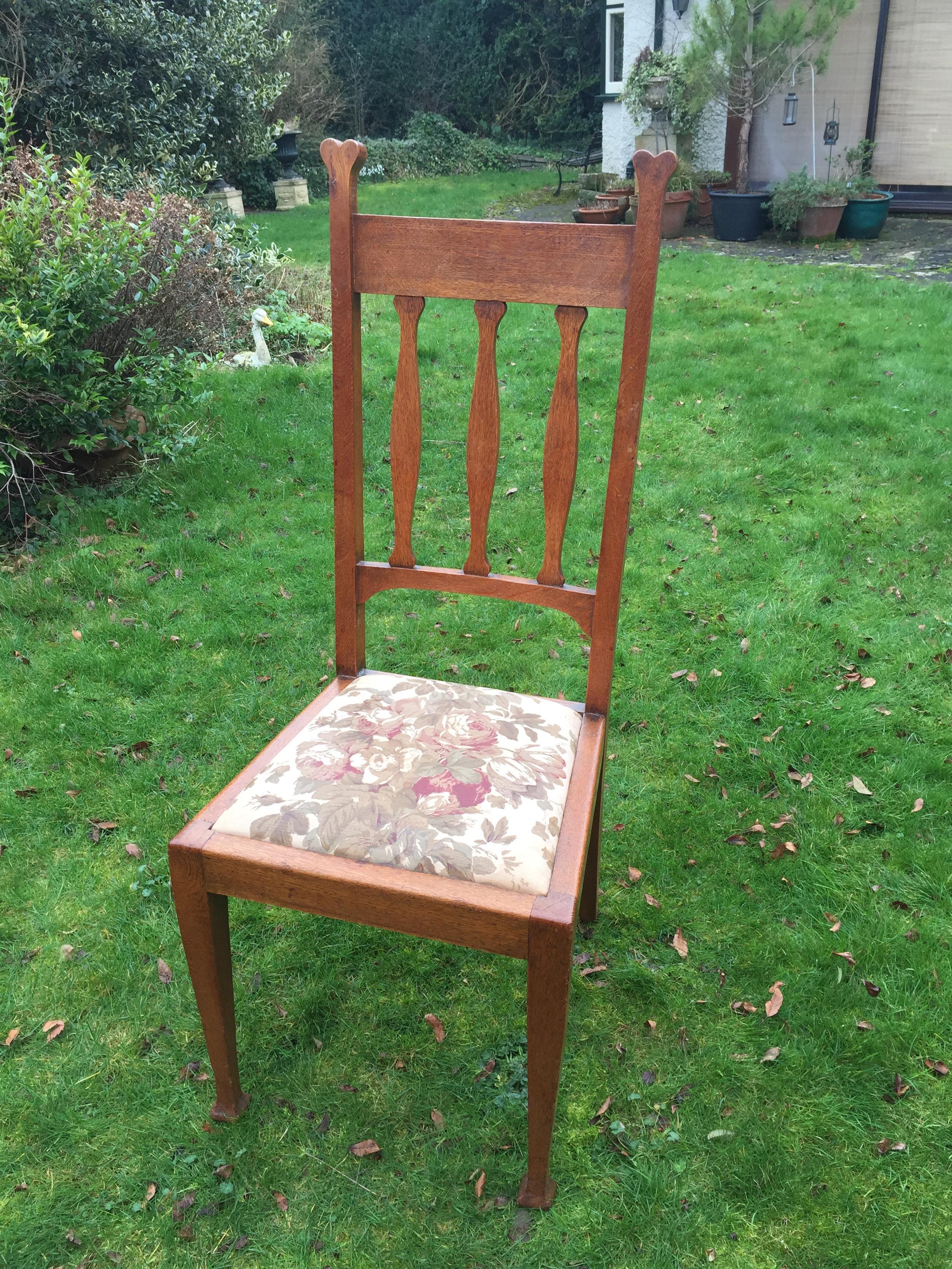 Set of Eight Golden Oak Arts & Crafts Dining Chairs Retaining the Original Label 5