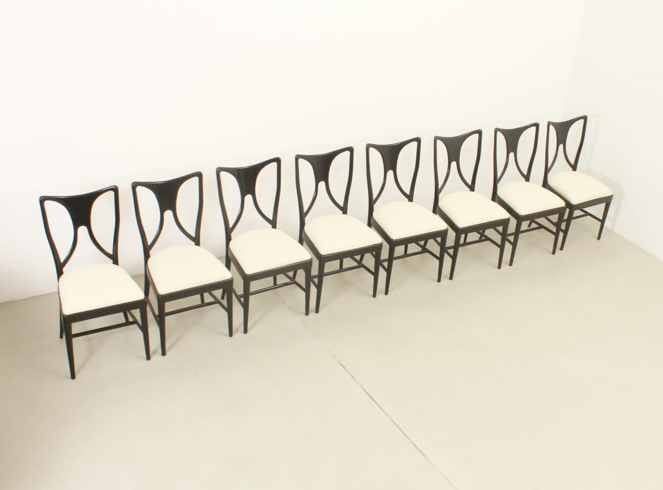 Mid-Century Modern Ensemble de huit chaises de salle à manger attribuées à Guglielmo Ulrich, Italie, années 1940 en vente
