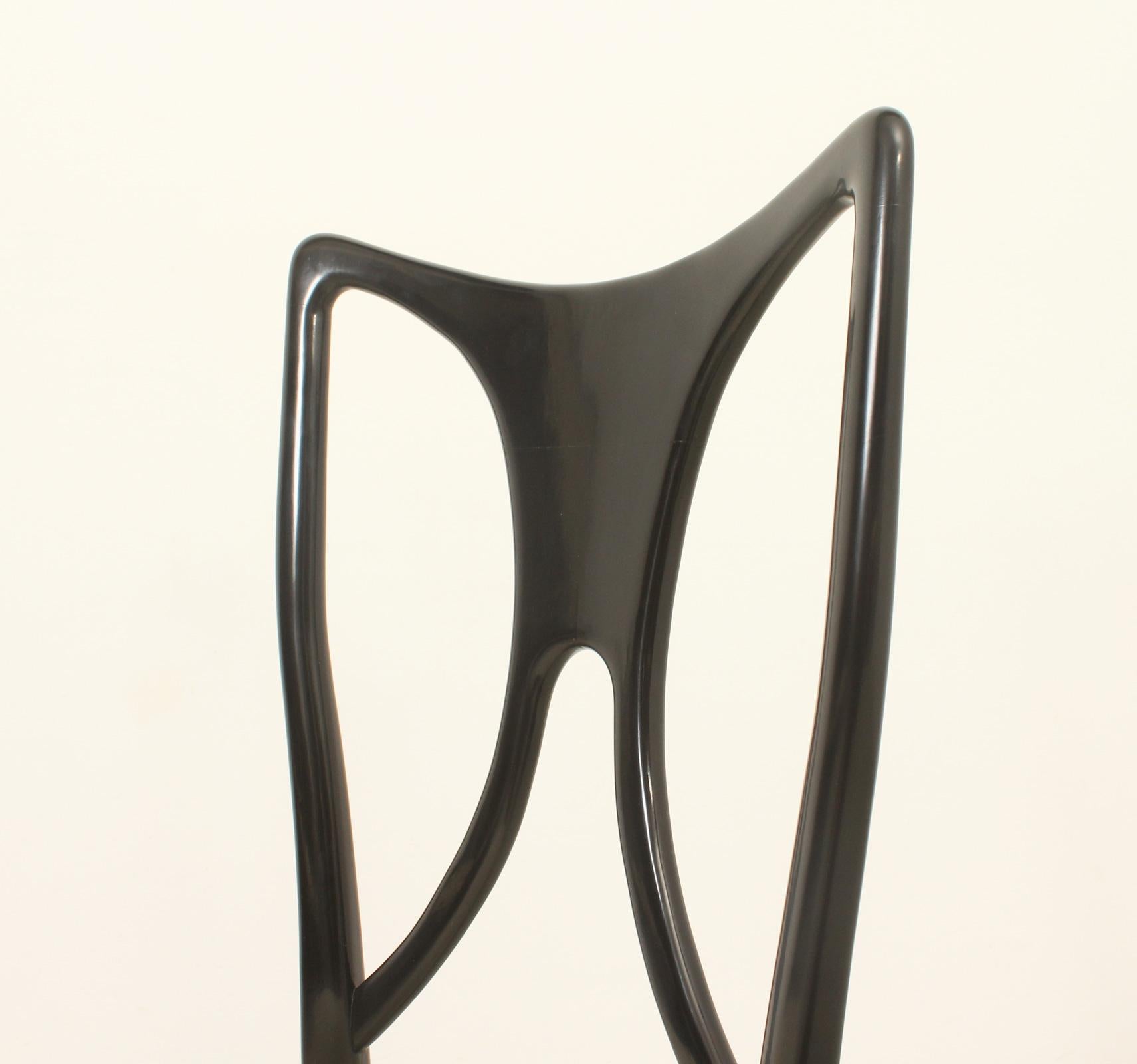 Milieu du XXe siècle Ensemble de huit chaises de salle à manger attribuées à Guglielmo Ulrich, Italie, années 1940 en vente