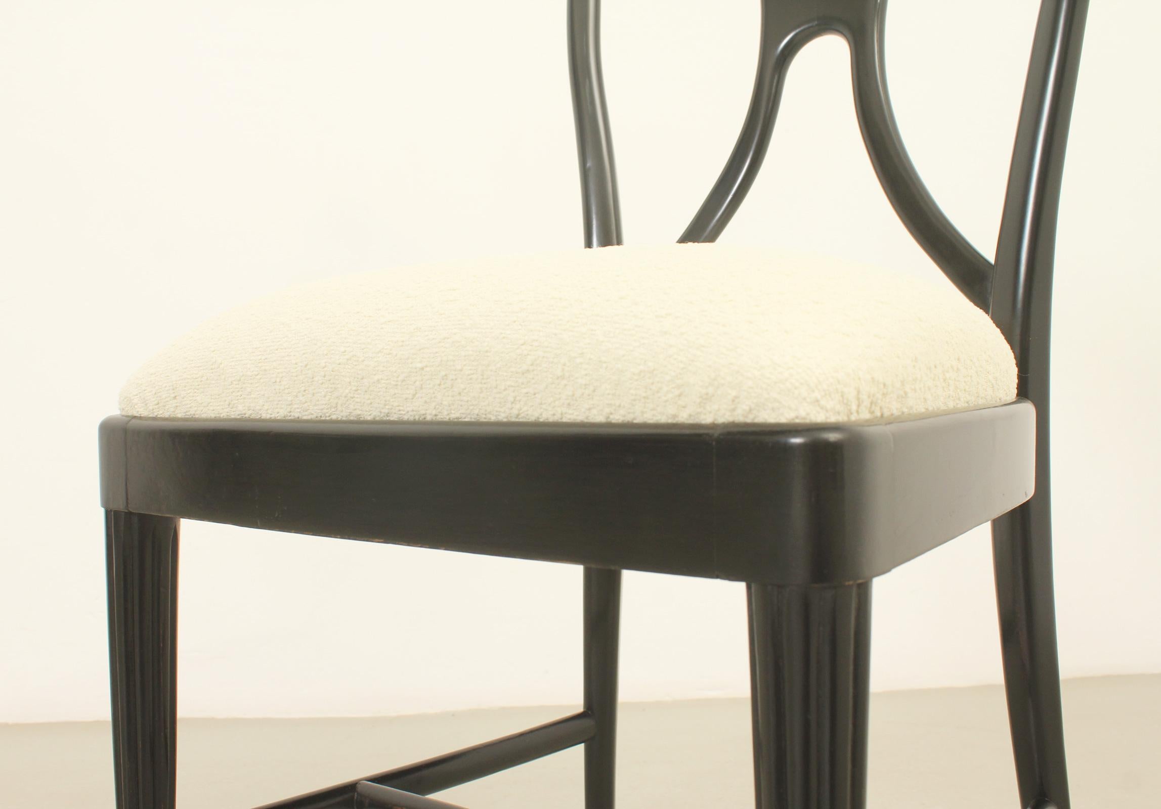 Tissu Ensemble de huit chaises de salle à manger attribuées à Guglielmo Ulrich, Italie, années 1940 en vente