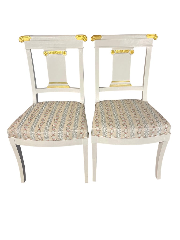 Set of Eight Gustavian Style Ivory Painted Dining Chairs with Neoclassical Motif For Sale at 1stDibs