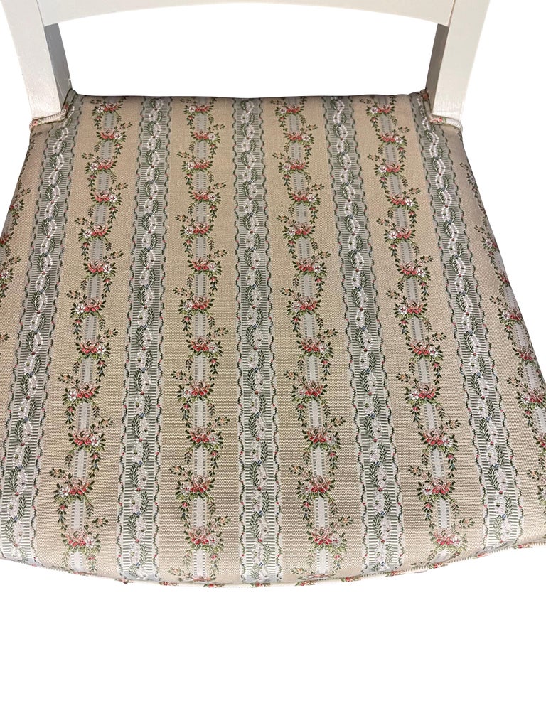 Set of Eight Gustavian Style Ivory Painted Dining Chairs with Neoclassical Motif For Sale at 1stDibs