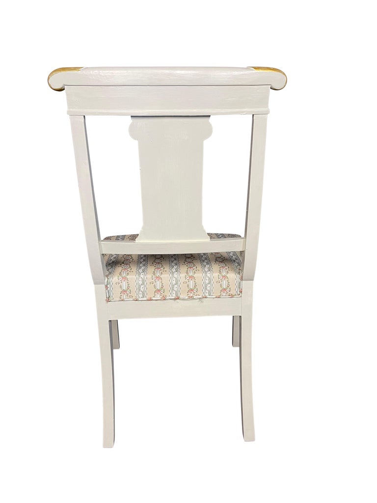 Set of Eight Gustavian Style Ivory Painted Dining Chairs with Neoclassical Motif For Sale at 1stDibs