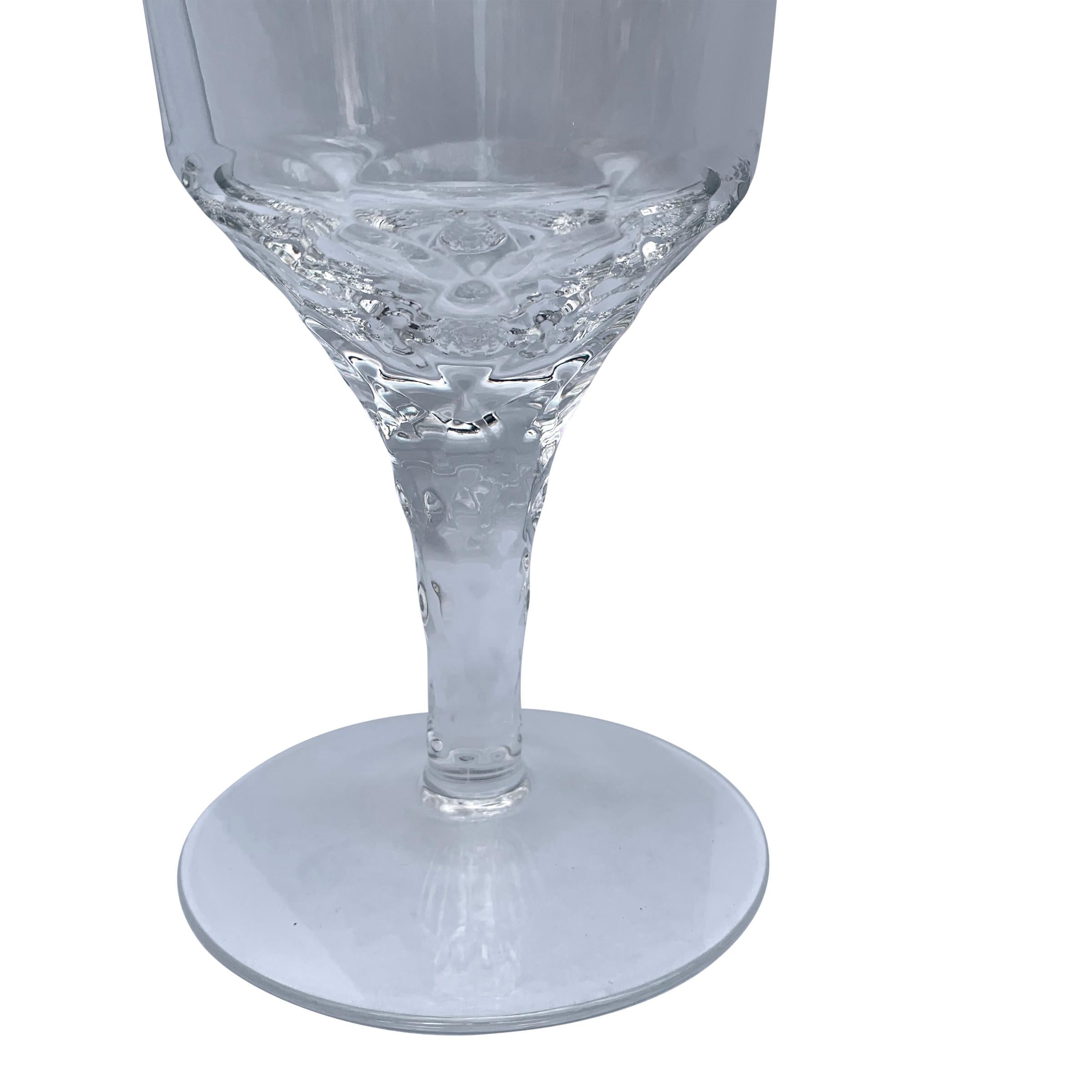 Juego de ocho copas de vino de cristal soplado a mano Norteamericano en venta