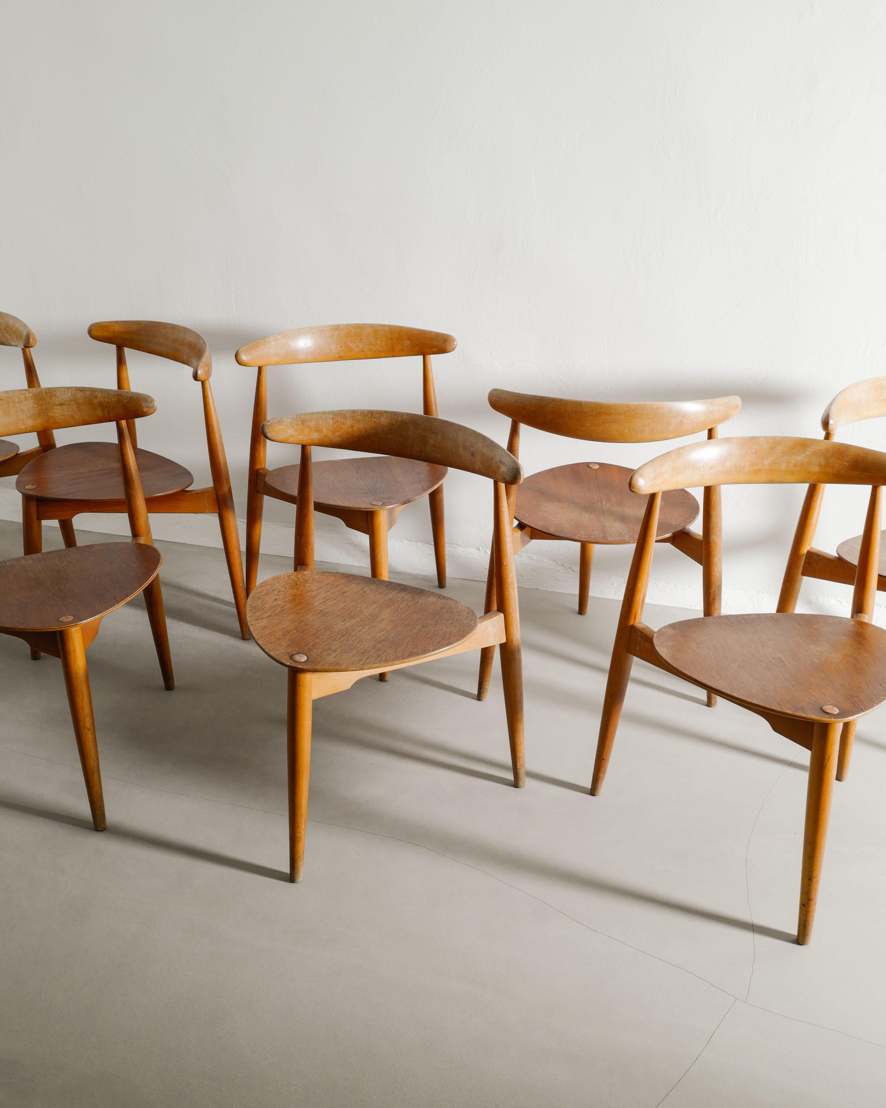 Scandinavo moderno Set di otto sedie a cuore Hans J. Wegner FH 4103 in teak e Oak Danimarca, anni '50 in vendita