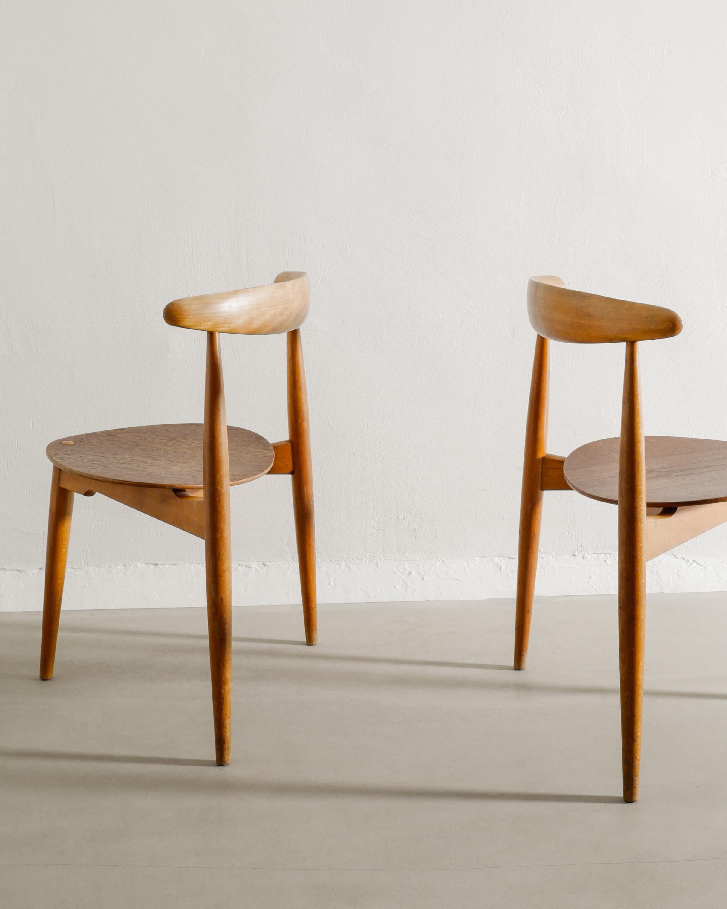 Set di otto sedie a cuore Hans J. Wegner FH 4103 in teak e Oak Danimarca, anni '50 In condizioni buone in vendita a Stockholm, SE