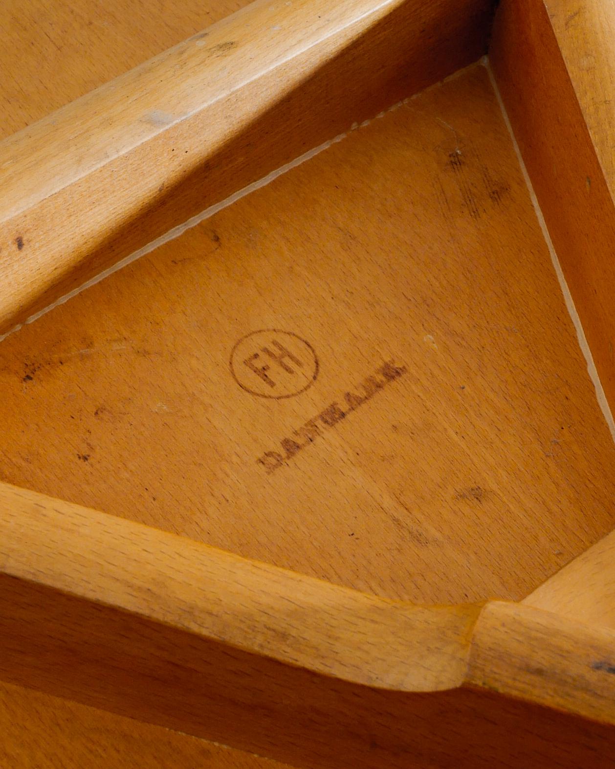 Ensemble de huit chaises Hans J Wegner FH 4103 Heart en teck et Oak Danemark, années 1950 en vente 1