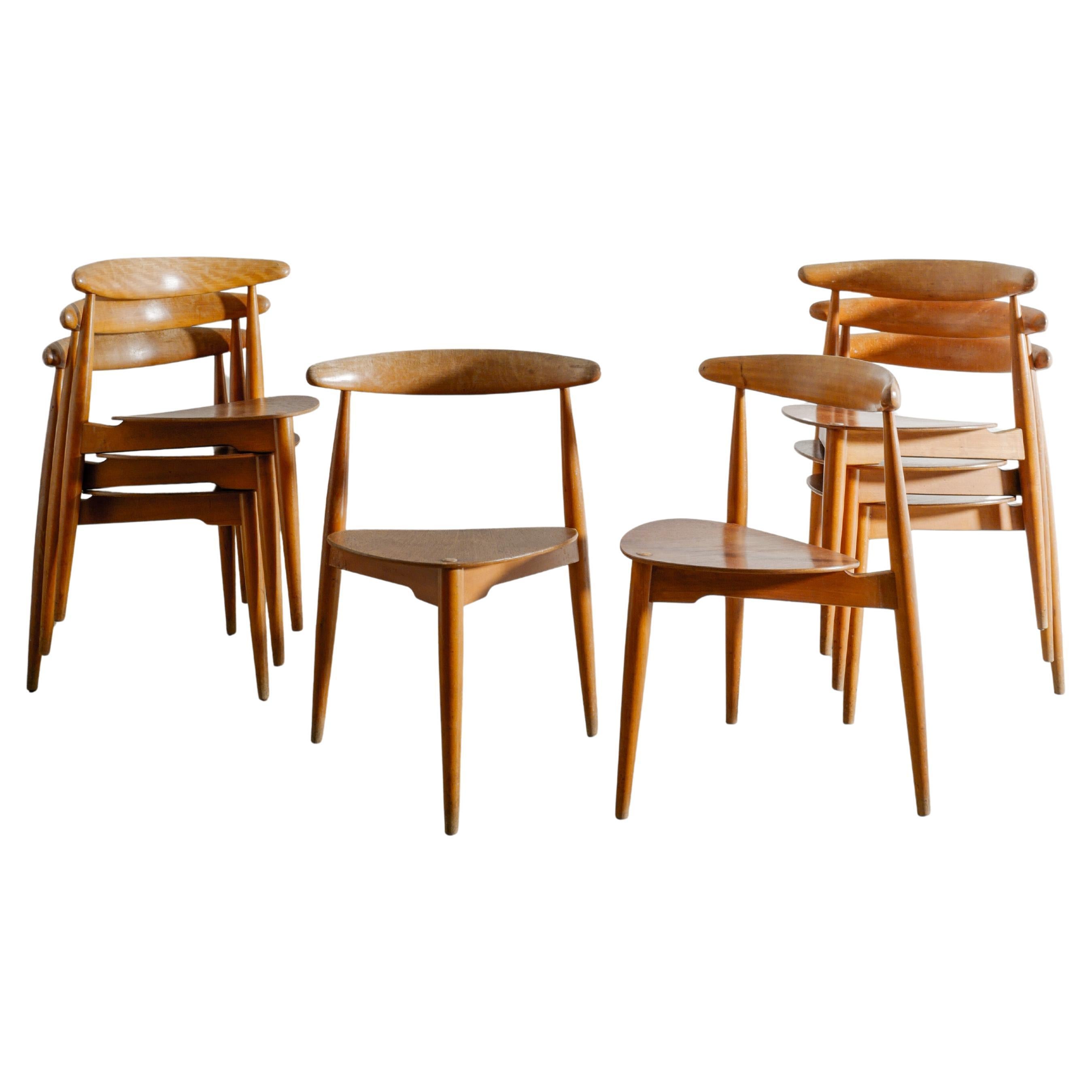 Ensemble de huit chaises Hans J Wegner FH 4103 Heart en teck et Oak Danemark, années 1950 en vente