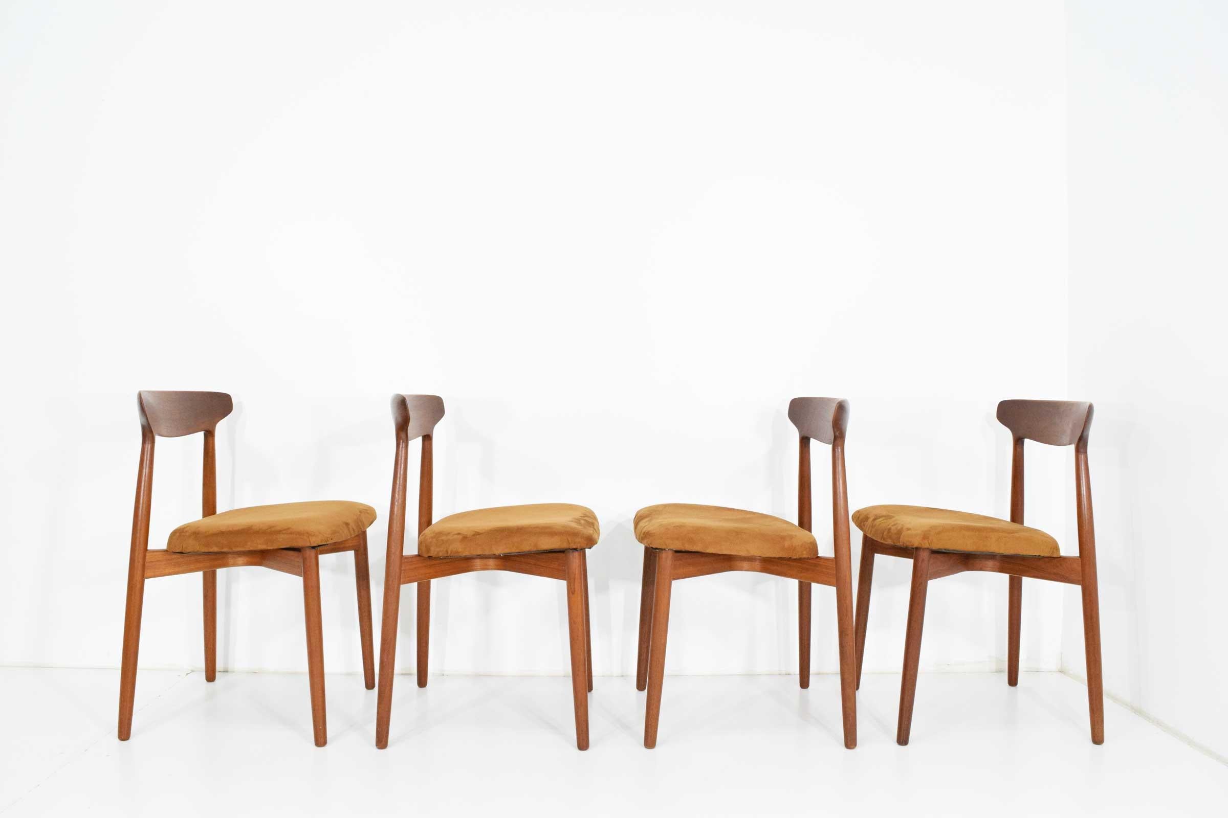 Set of Eight Harry Ostergaard, Model 59 Teak Dining Chairs (Dänisch)