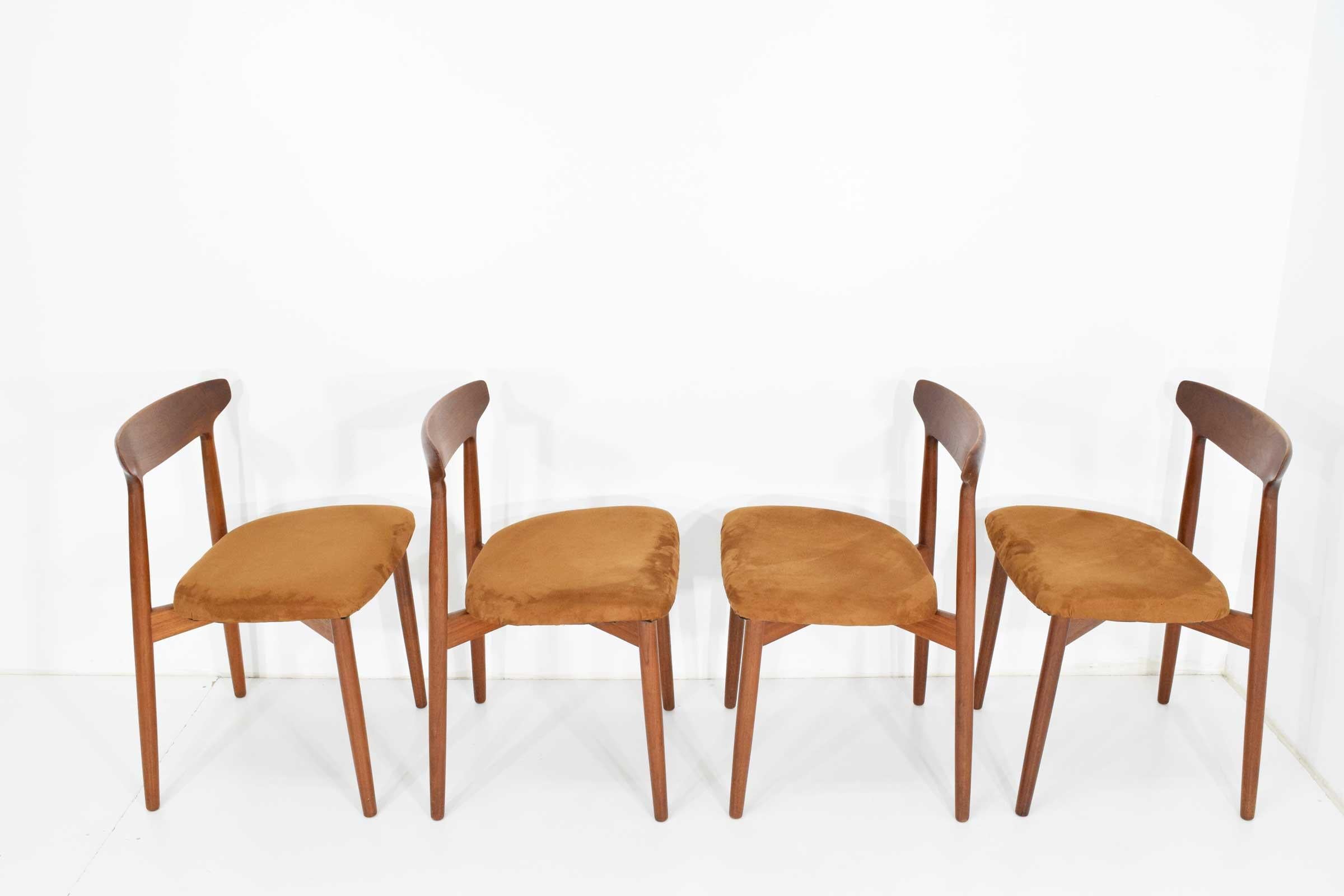 Set of Eight Harry Ostergaard, Model 59 Teak Dining Chairs im Zustand „Gut“ in Dallas, TX
