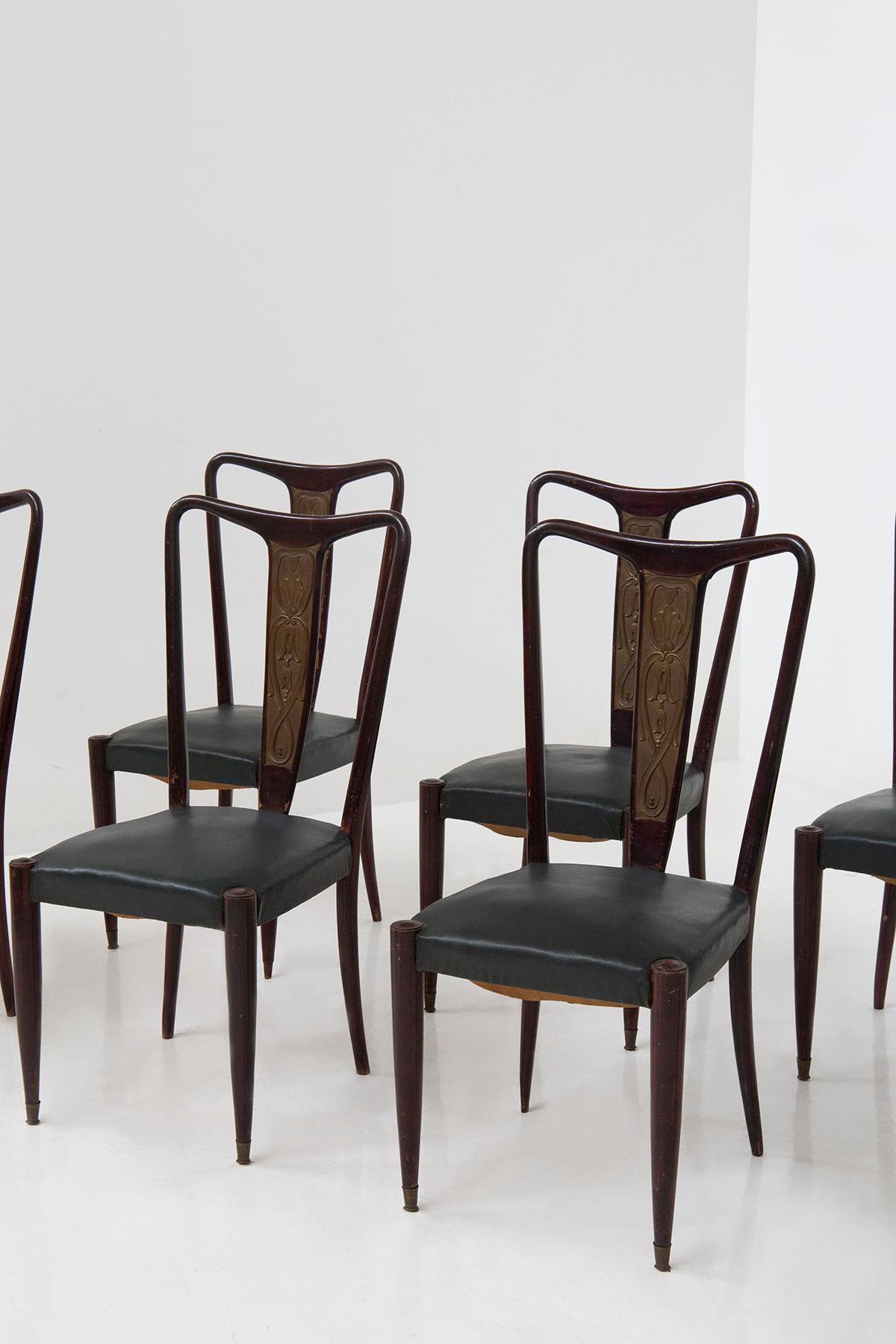 Mid-Century Modern Set of eight high quality vintage Italian chairs in green leather For Sale