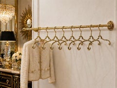 Set di otto appendini in ottone Hollywood Regency, circa 1970