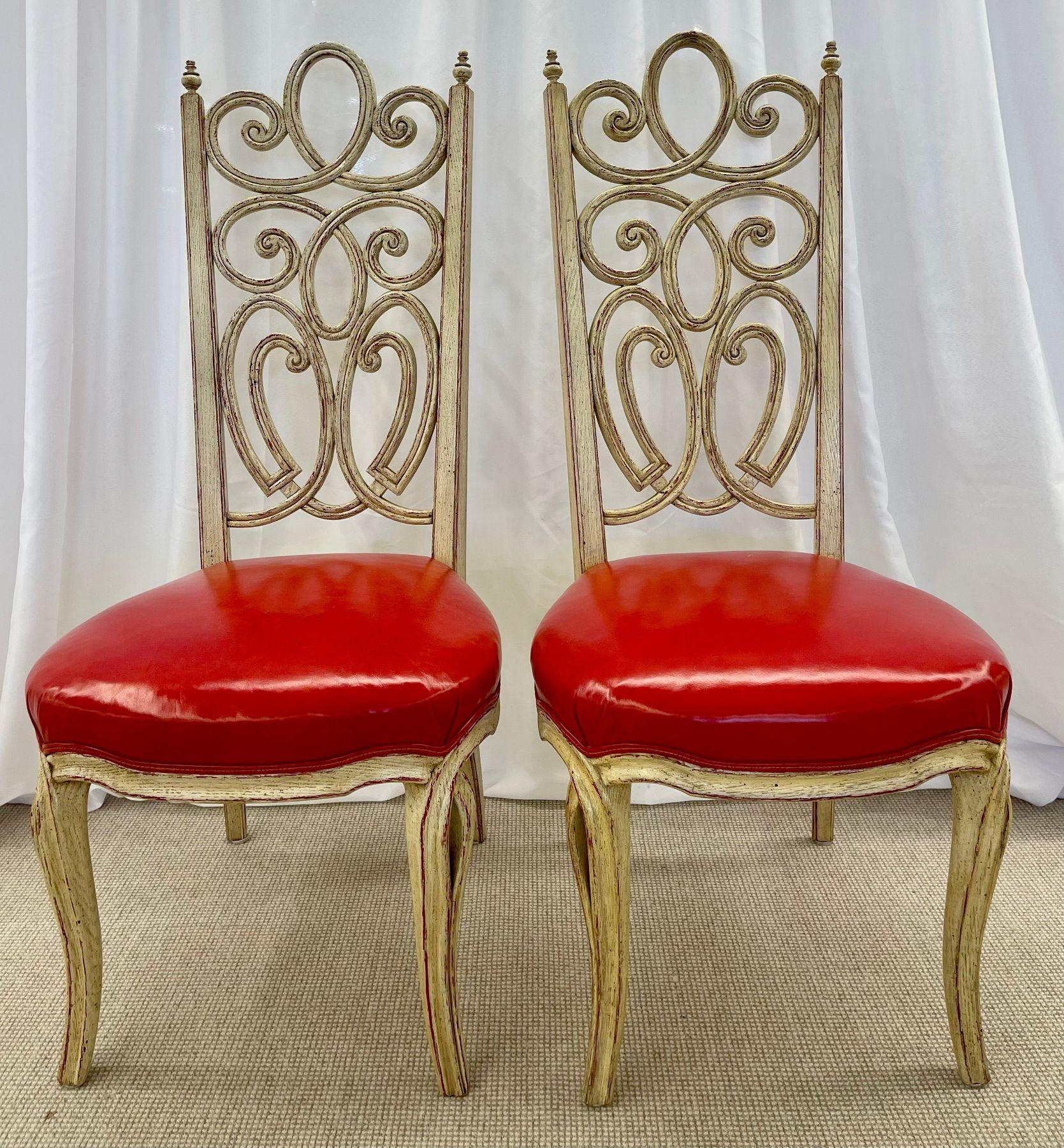Juego de ocho sillas de comedor Louis Pistono envejecidas estilo Hollywood Regency en venta 1