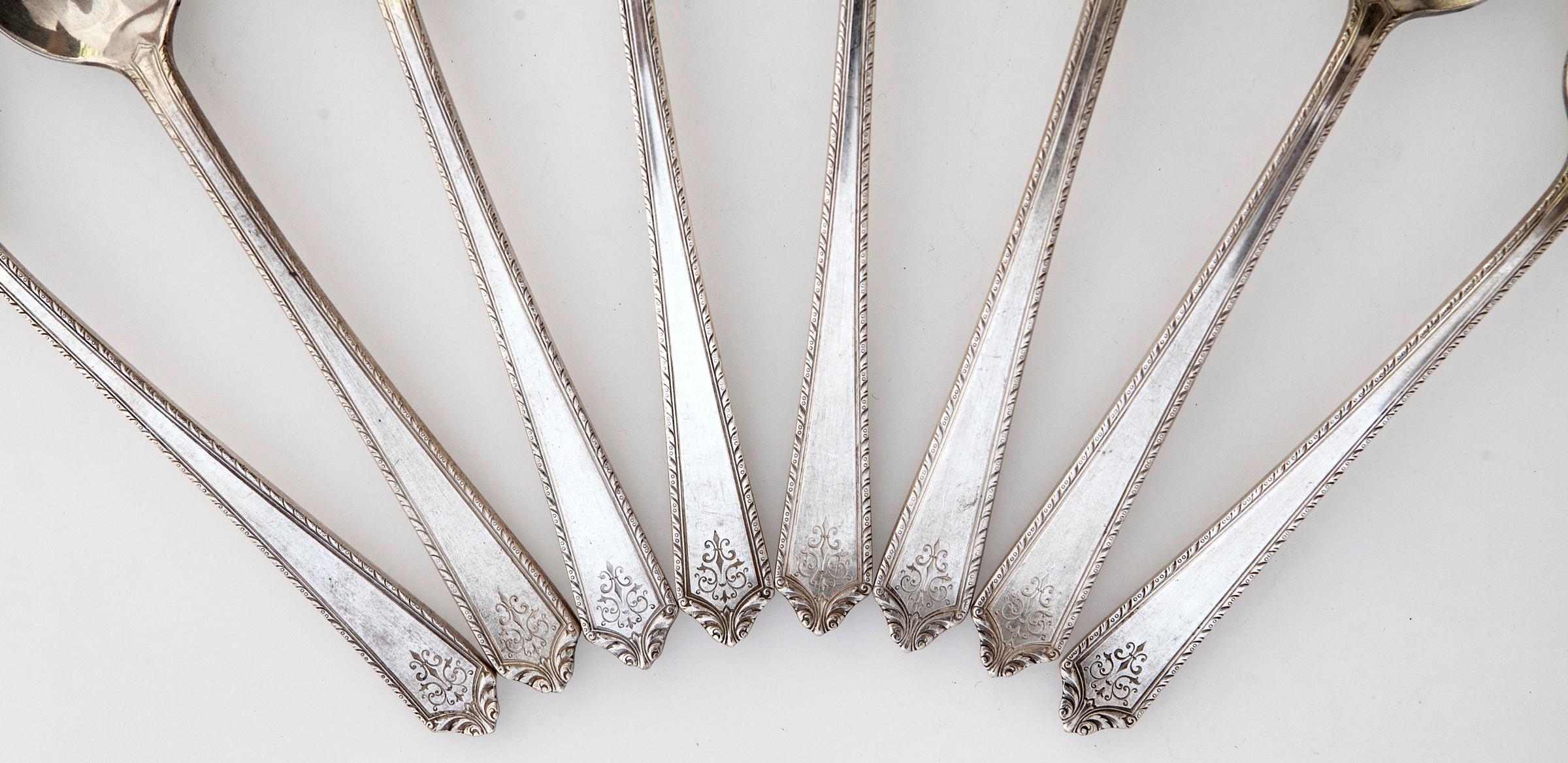 Set of 8 Vintage Teaspoons by Holmes & Edwards in the Pageant Pattern. Light surface wear, soft silver patina.