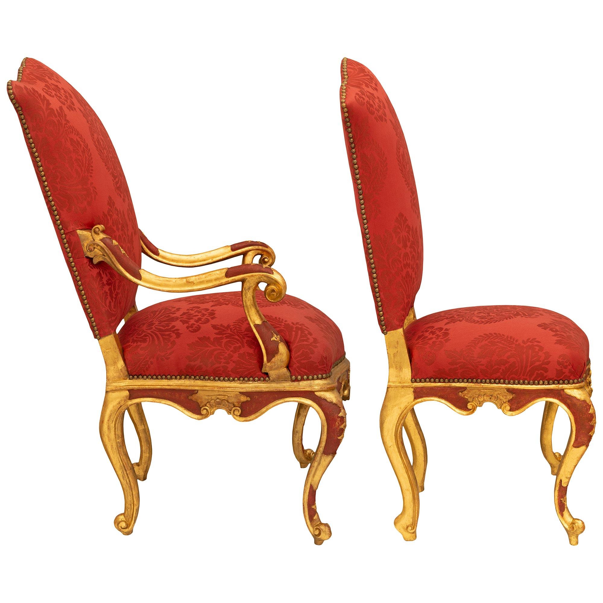 XVIIIe siècle Ensemble de huit chaises de salle à manger italiennes du 18ème siècle de style vénitien en vente