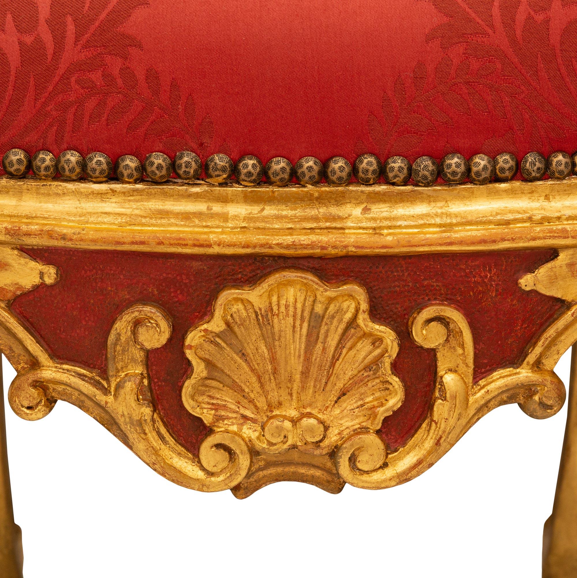 Ensemble de huit chaises de salle à manger italiennes du 18ème siècle de style vénitien en vente 4