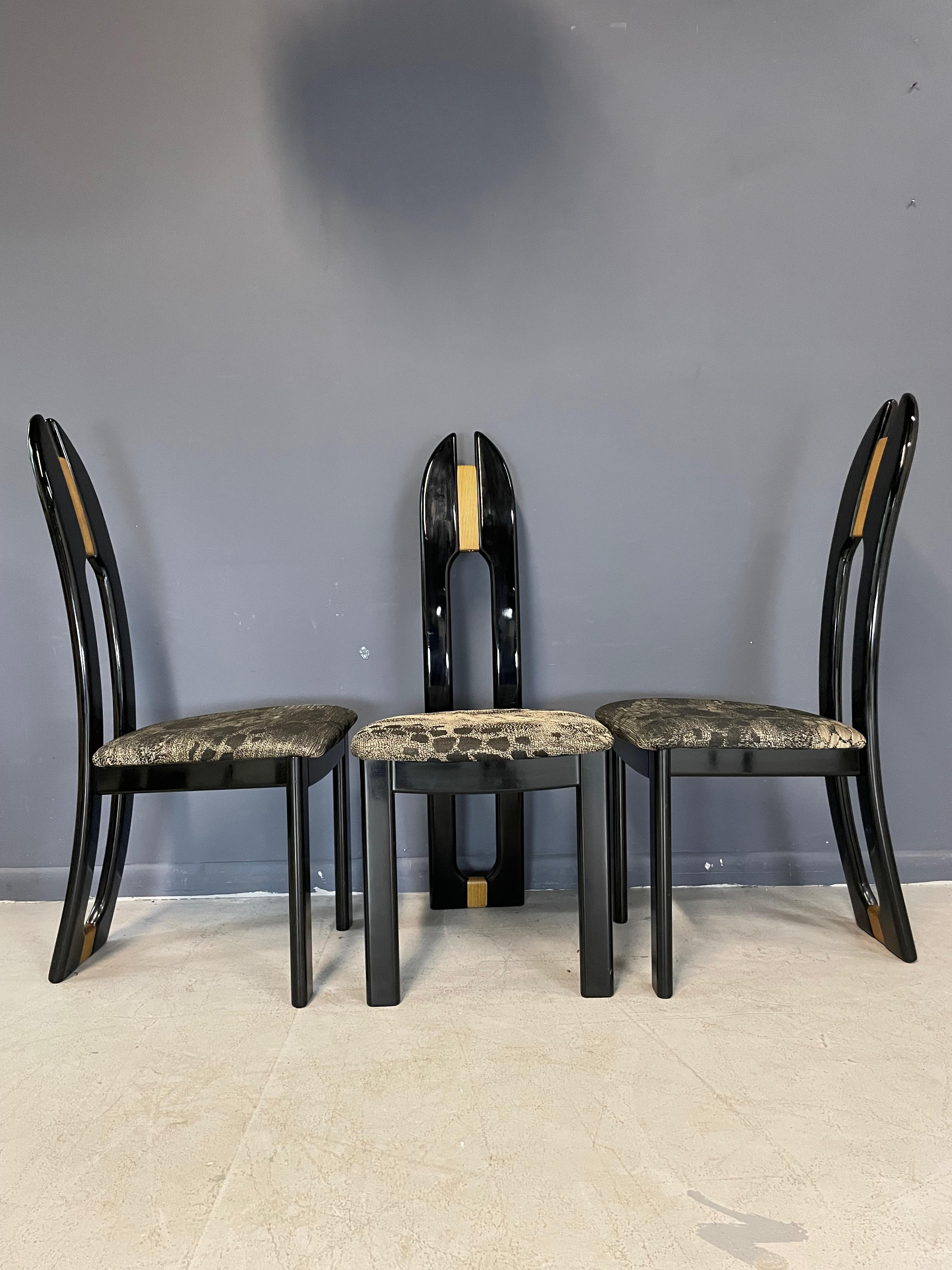 Postmoderne Ensemble de huit chaises de salle à manger italiennes pour Ello par Pietro Costantini  en vente