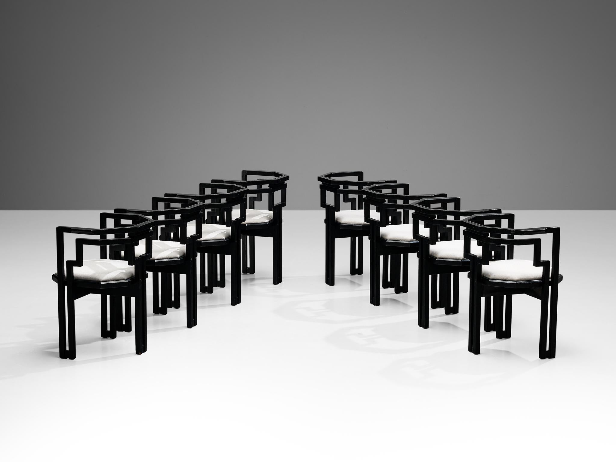 Ensemble de huit chaises de salle à manger italiennes en chêne et tapissées de blanc en vente 2