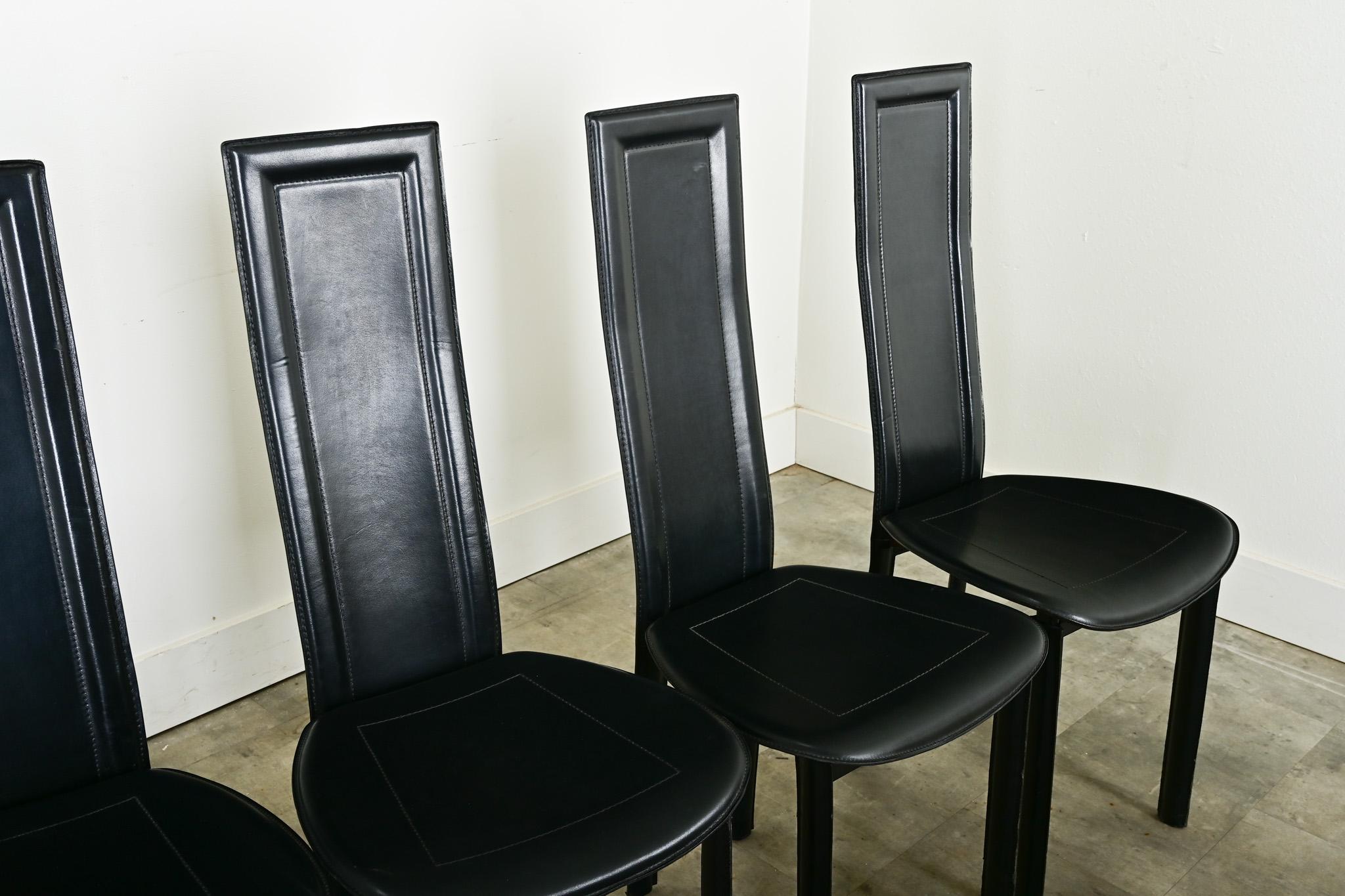 Juego de ocho sillas de comedor postmodernas de cuero italiano en venta 4