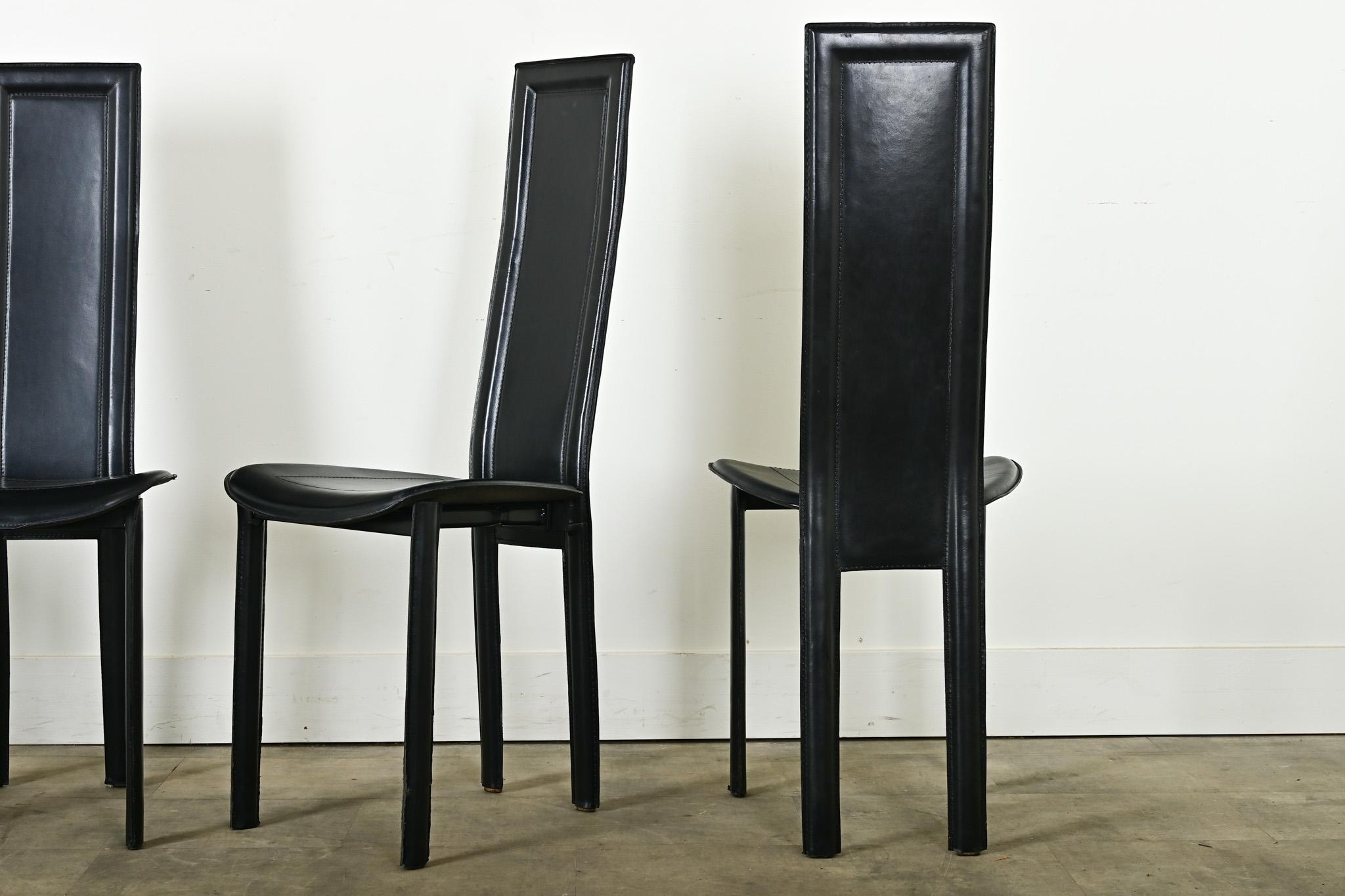 Juego de ocho sillas de comedor postmodernas de cuero italiano en venta 7