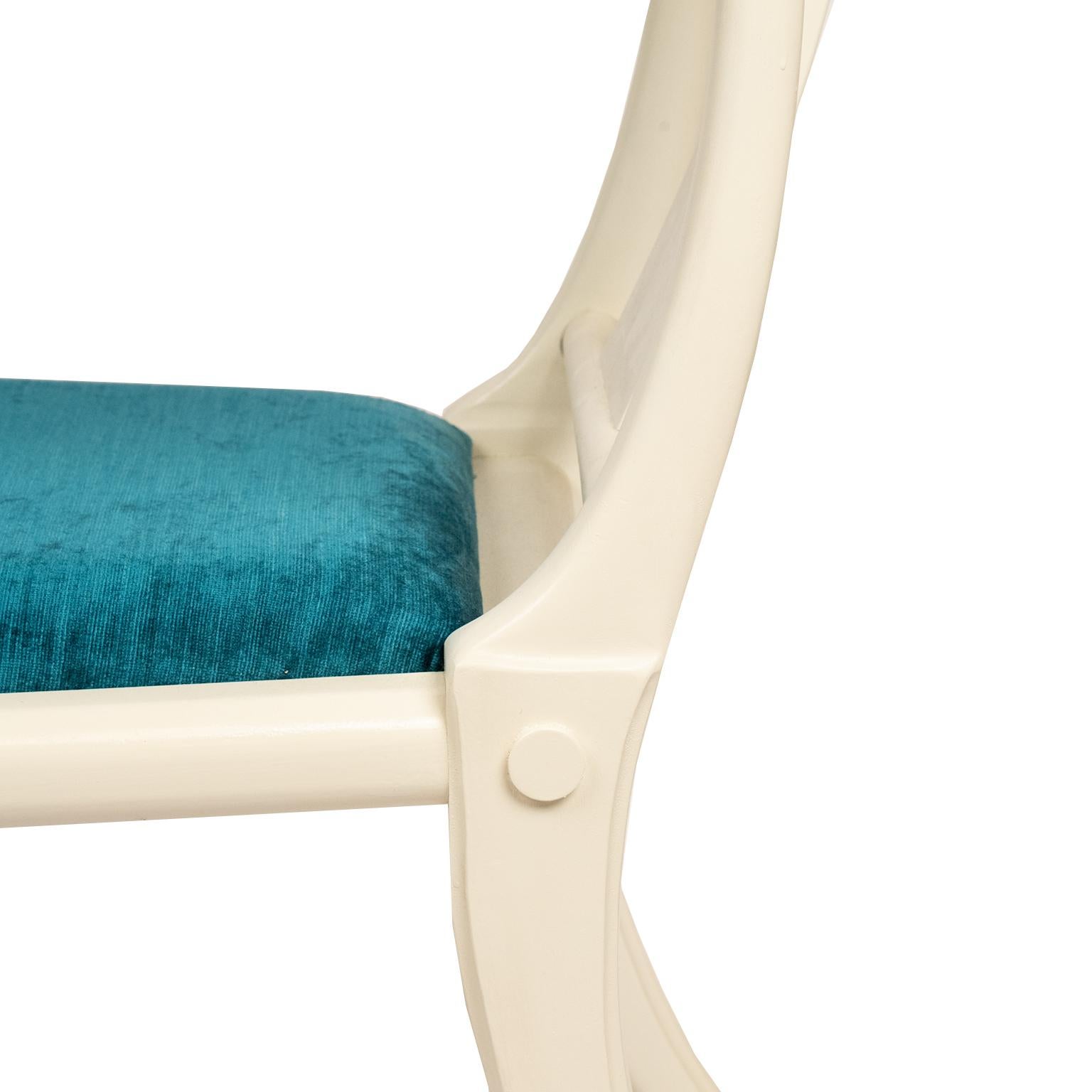 Ensemble de huit chaises Klismos de fabrication italienne en vente 1